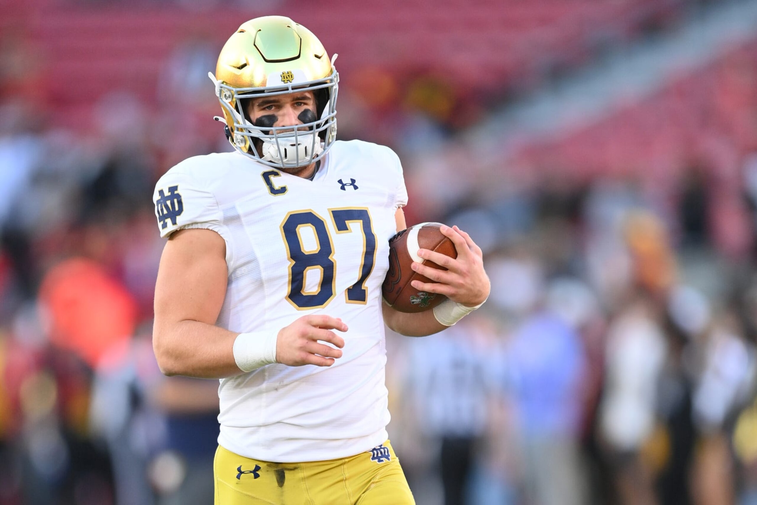 LOS ANGELES, CA - NOVEMBER 26: Notre Dame Fighting Irish tight end Michael Mayer (87) warms up before a game between the Notre Dame Fighting Irish and the USC Trojans on November 26, 2022, at Los Angeles Memorial Coliseum in Los Angeles, CA. (Photo by Brian Rothmuller/Icon Sportswire via Getty Images)