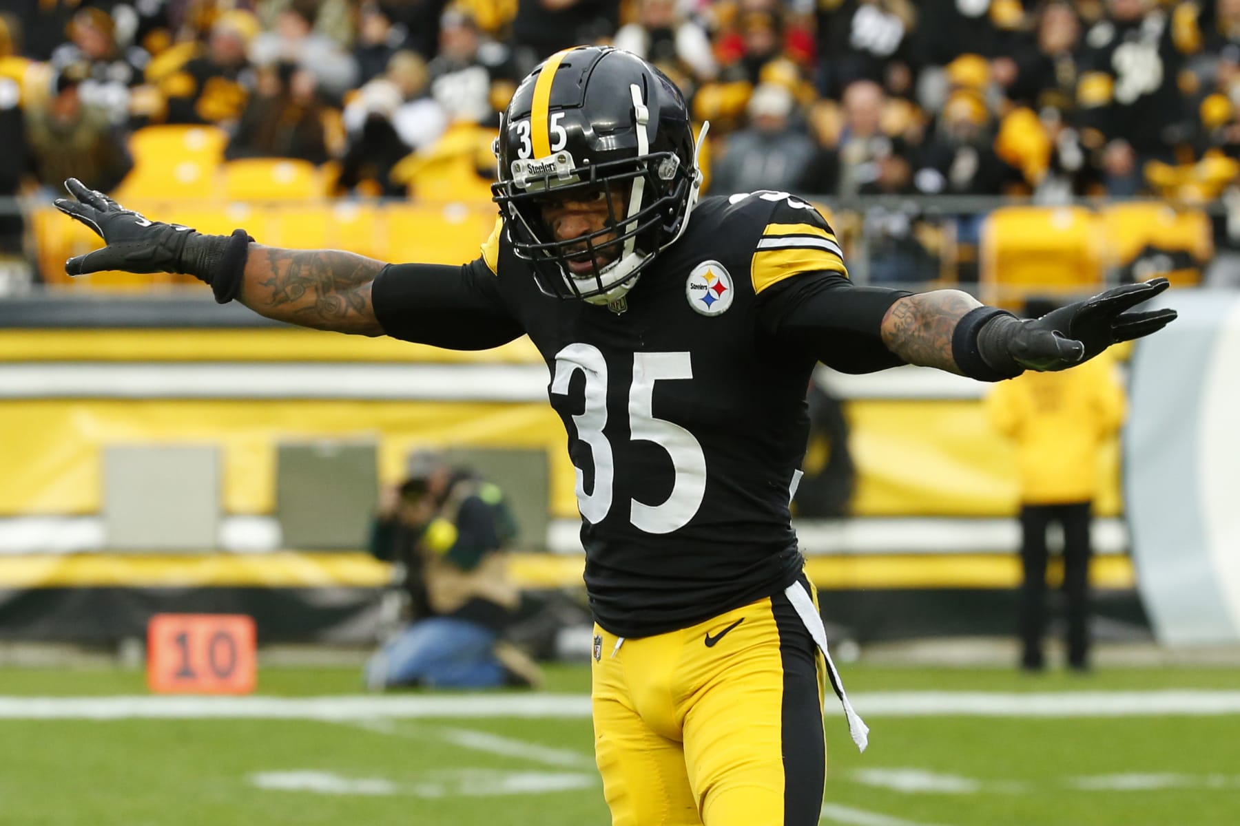 PITTSBURGH, PENNSYLVANIA - NOVEMBER 13: Arthur Maulet #35 of the Pittsburgh Steelers reacts after a defensive play during the first half of the game against the New Orleans Saints at Acrisure Stadium on November 13, 2022 in Pittsburgh, Pennsylvania. (Photo by Justin K. Aller/Getty Images)