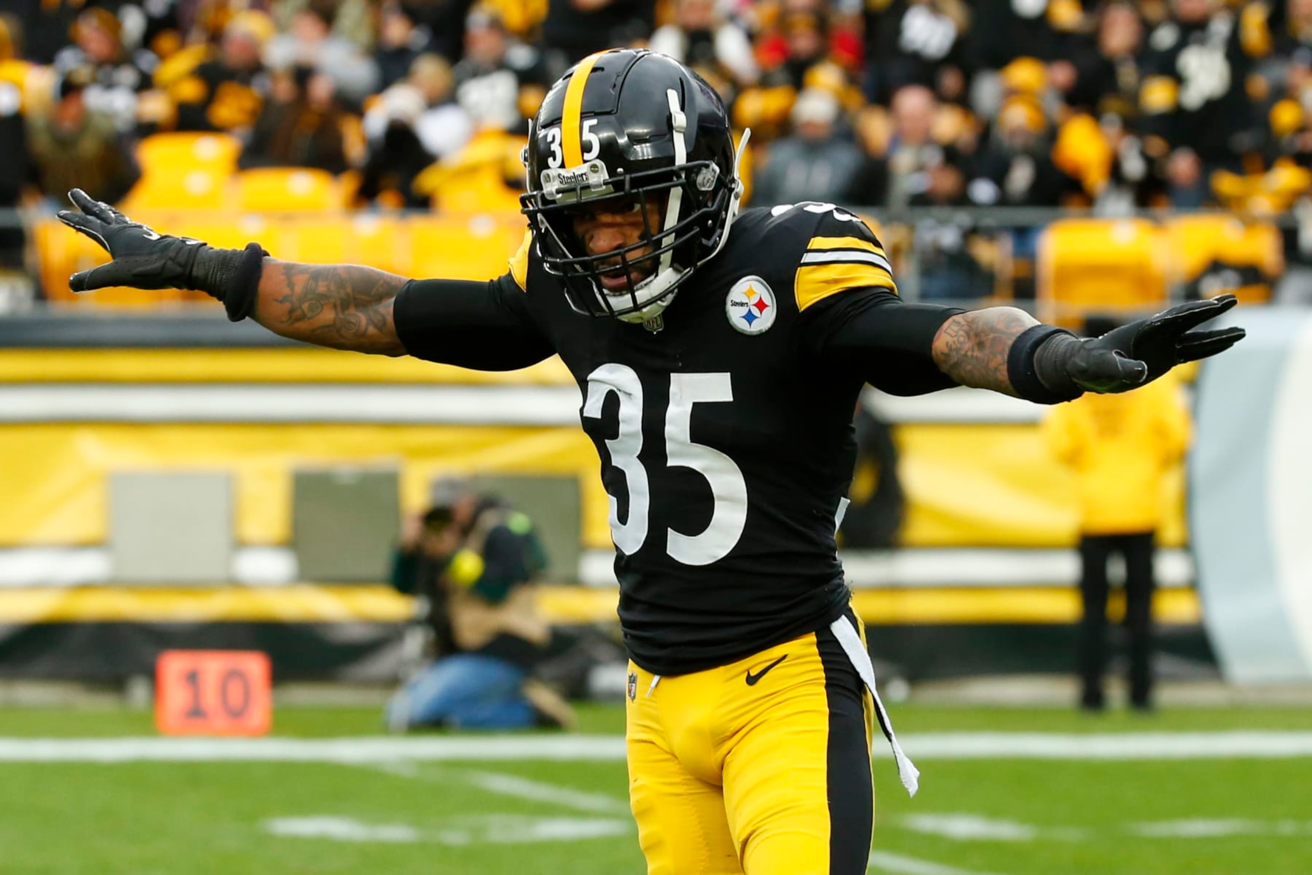PITTSBURGH, PENNSYLVANIA - NOVEMBER 13: Arthur Maulet #35 of the Pittsburgh Steelers reacts after a defensive play during the first half of the game against the New Orleans Saints at Acrisure Stadium on November 13, 2022 in Pittsburgh, Pennsylvania. (Photo by Justin K. Aller/Getty Images)