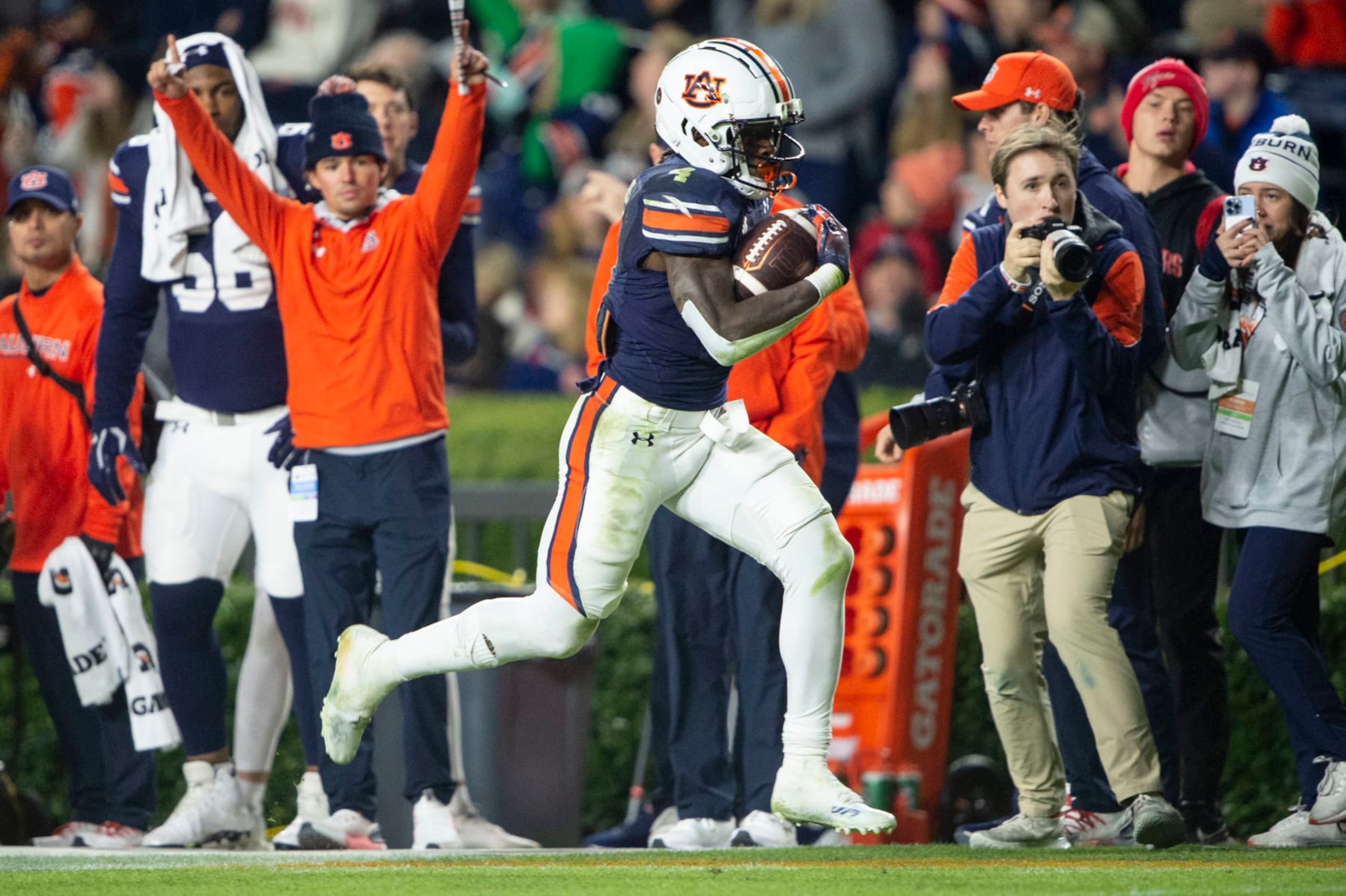 AUBURN, ALABAMA - NOVEMBER 19: Running back Tank Bigsby #4 of the Auburn Tigers runs the ball down the sidelines during the second half of their game against the Western Kentucky Hilltoppers at Jordan-Hare Stadium on November 19, 2022 in Auburn, Alabama. (Photo by Michael Chang/Getty Images)