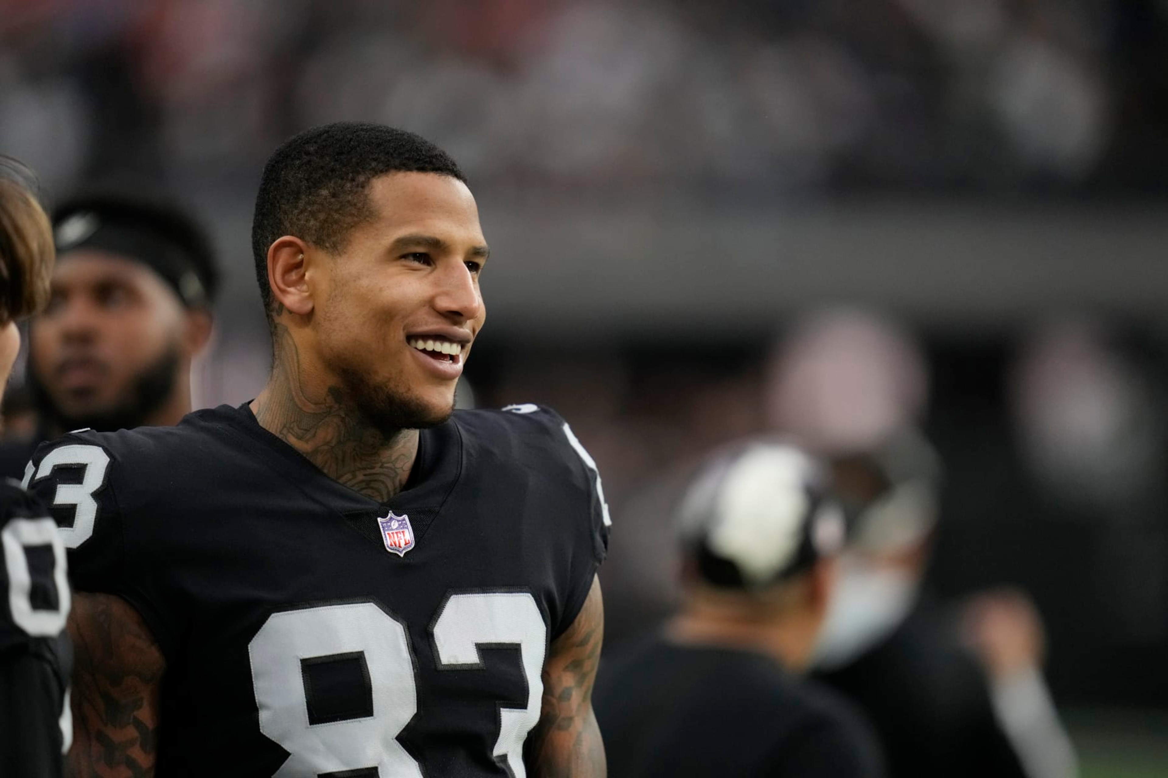 Las Vegas Raiders tight end Darren Waller (83) before an NFL football game against the Kansas City Chiefs, Wednesday, Jan. 11, 2023, in Las Vegas. (AP Photo/John Locher)