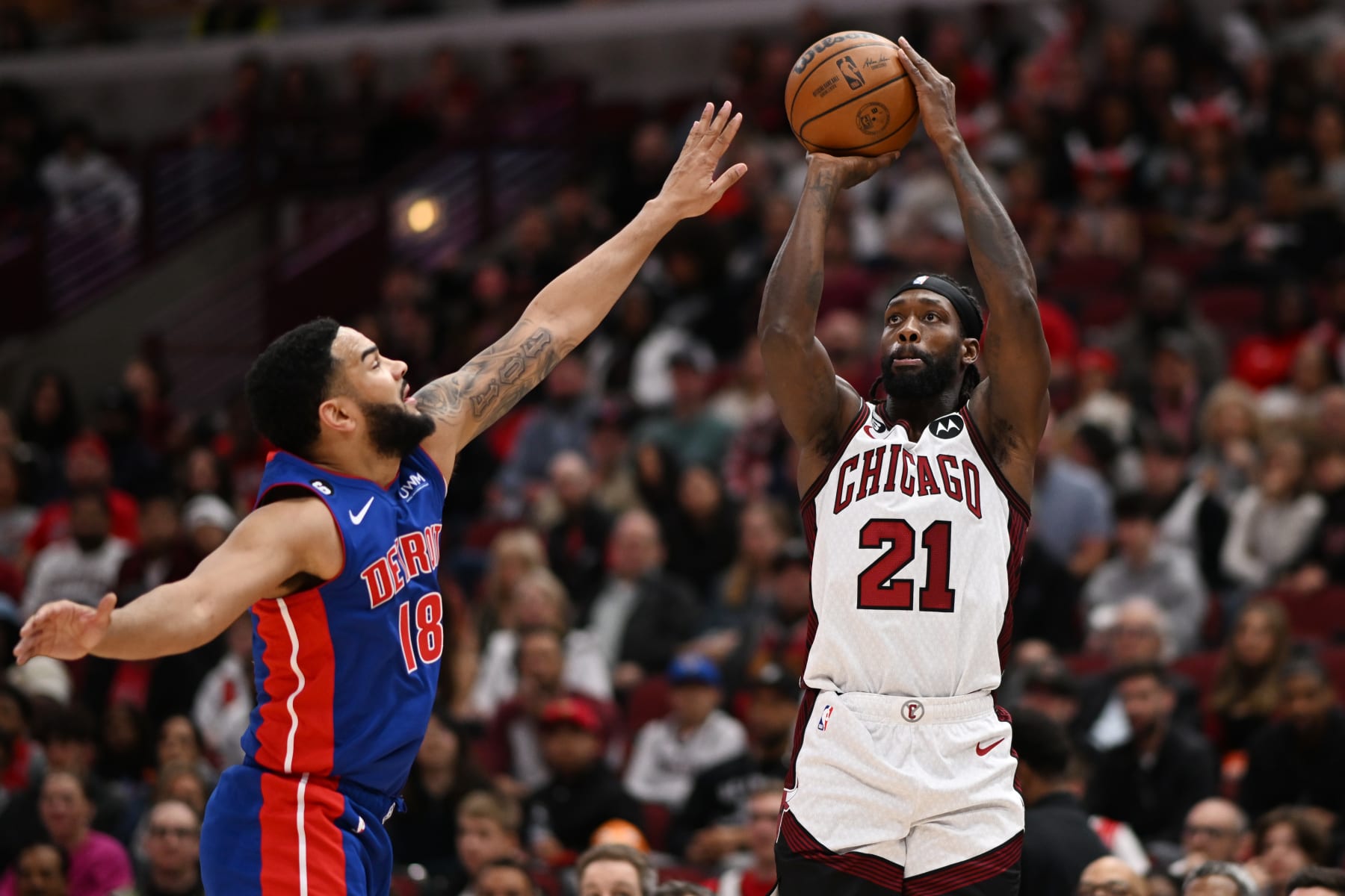 CHICAGO, ILLINOIS - APRIL 09: Patrick Beverley #21 of the Chicago Bulls against Cory Joseph #18 of the Detroit Pistons at United Center on April 09, 2023 in Chicago, Illinois.   NOTE TO USER: User expressly acknowledges and agrees that, by downloading and or using this photograph, User is consenting to the terms and conditions of the Getty Images License Agreement.  (Photo by Quinn Harris/Getty Images)