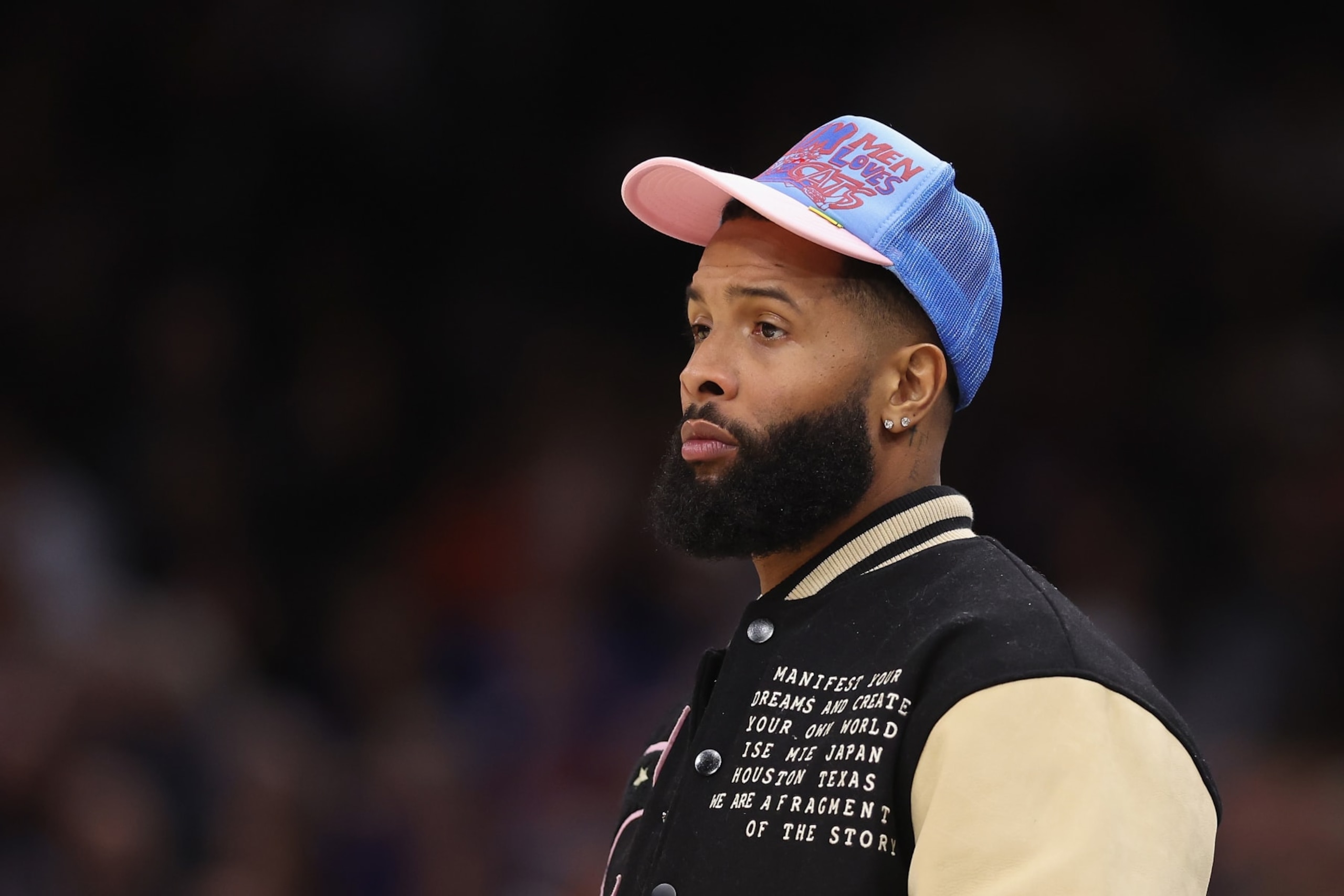 PHOENIX, ARIZONA - DECEMBER 17: NFL athlete Odell Beckham Jr. attends the NBA game between the Phoenix Suns and the New Orleans Pelicans at Footprint Center on December 17, 2022 in Phoenix, Arizona. The Suns defeated the Pelicans 118-114. NOTE TO USER: User expressly acknowledges and agrees that, by downloading and or using this photograph, User is consenting to the terms and conditions of the Getty Images License Agreement. (Photo by Christian Petersen/Getty Images) PHOENIX, ARIZONA - DECEMBER 17: NFL athlete Odell Beckham Jr. attends the NBA game between the Phoenix Suns and the New Orleans Pelicans at Footprint Center on December 17, 2022 in Phoenix, Arizona. The Suns defeated the Pelicans 118-114. NOTE TO USER: User expressly acknowledges and agrees that, by downloading and or using this photograph, User is consenting to the terms and conditions of the Getty Images License Agreement. (Photo by Christian Petersen/Getty Images)
