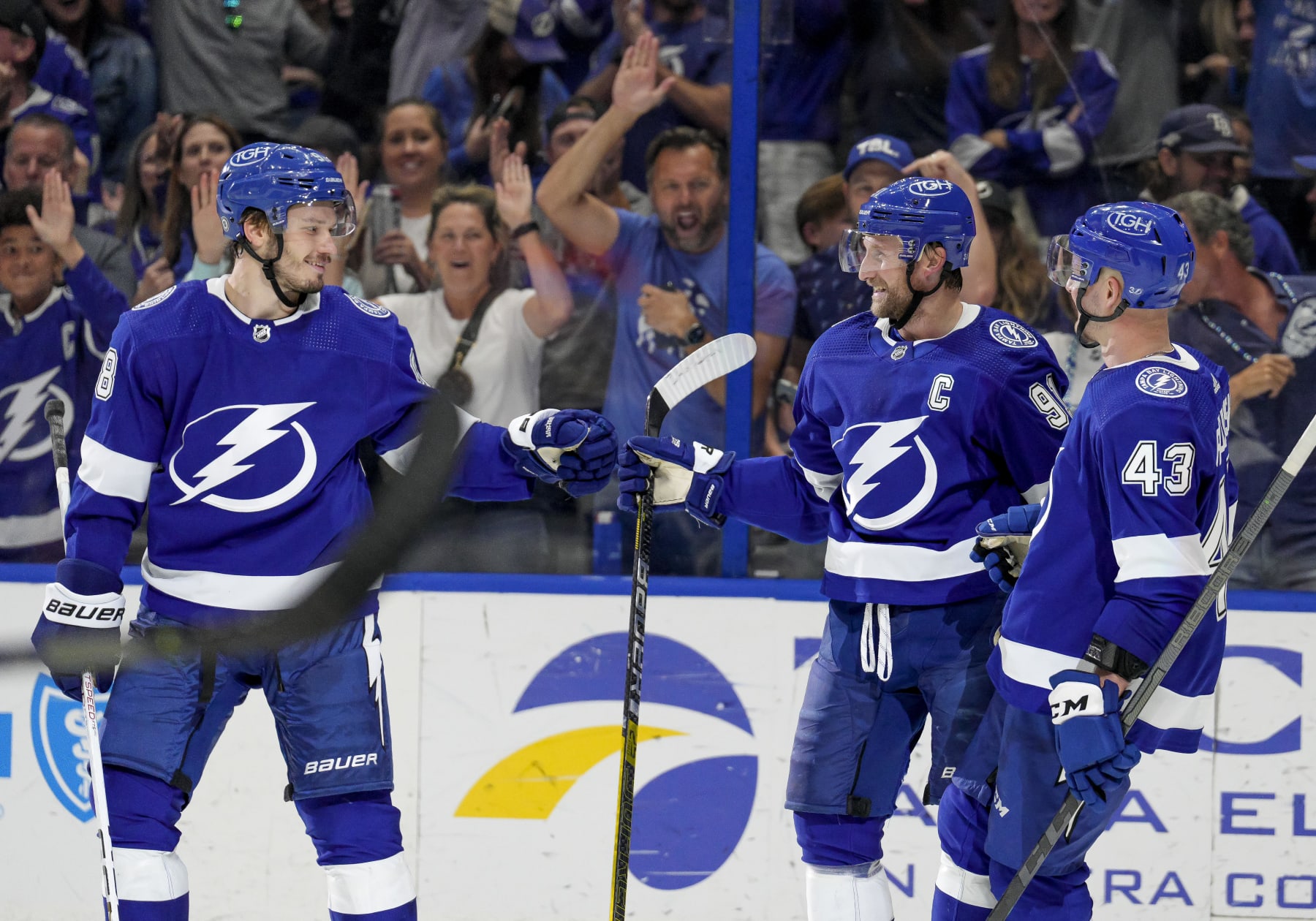 TAMPA, FL - APRIL 01: Tampa Bay Lightning center Steven Stamkos (91) scores a goal during the NHL Hockey match between the Tampa Bay Lightning and New York Islanders on April 1st 2023 at Amalie Arena in Tampa, FL. (Photo by Andrew Bershaw/Icon Sportswire via Getty Images)