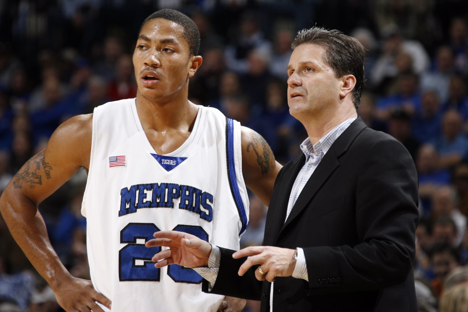 MEMPHIS, TN - FEBRUARY 2: John Calipari, head coach of the Memphis Tigers talks with Derrick Rose #23 of the Memphis Tigers during a game against the UTEP Miners at FedExForum on February 2, 2008 in Memphis, Tennessee. The Tigers beat the Miners 70-64. (Photo by Joe Murphy/Getty Images)