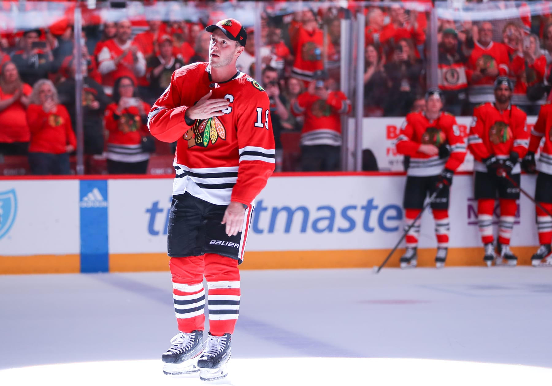 CHICAGO, IL - APRIL 13: Chicago Blackhawks center Jonathan Toews (19) thanks the crowd after a game between the Philadelphia Flyers and the Chicago Blackhawks on April 13, 2023 at the United Center in Chicago, IL. (Photo by Melissa Tamez/Icon Sportswire via Getty Images)