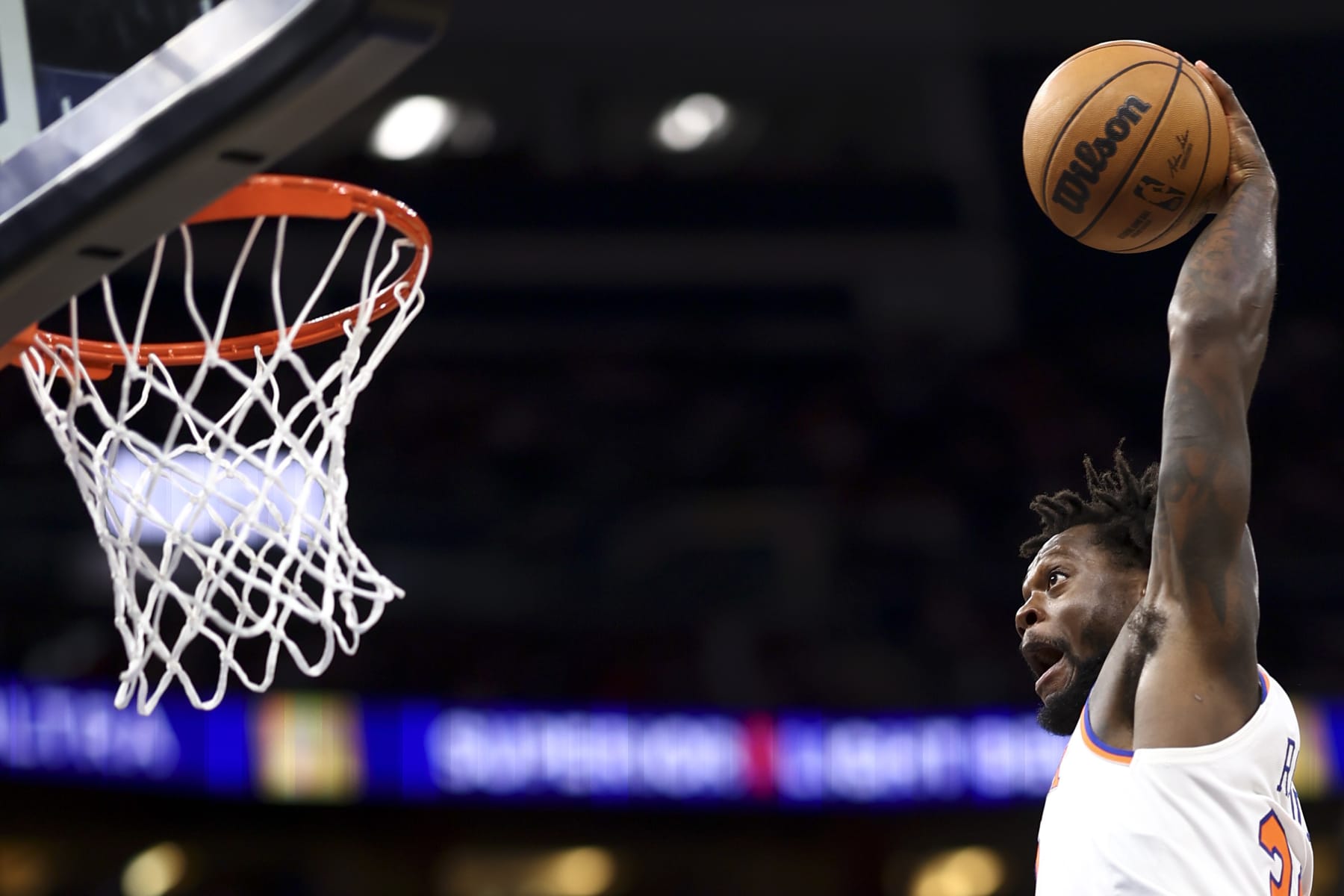 ORLANDO, FLORIDA - MARCH 23: Julius Randle #30 of the New York Knicks dunks against the Orlando Magic during the second quarter at Amway Center on March 23, 2023 in Orlando, Florida. NOTE TO USER: User expressly acknowledges and agrees that, by downloading and or using this photograph, User is consenting to the terms and conditions of the Getty Images License Agreement. (Photo by Douglas P. DeFelice/Getty Images)