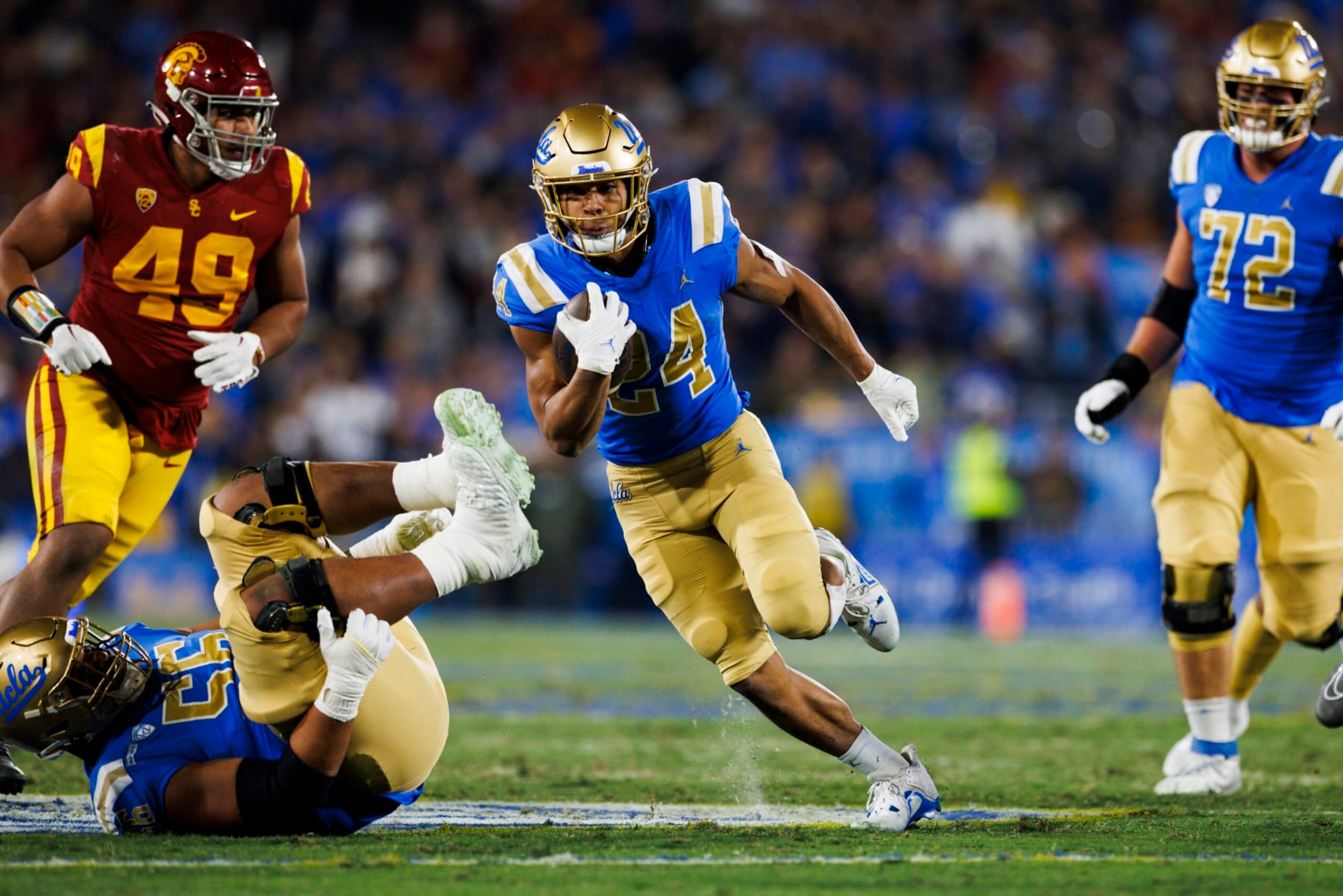 PASADENA, CA - NOVEMBER 19: UCLA Bruins running back Zach Charbonnet (24) runs with the ball during the NCAA college football game between the USC Trojans and the UCLA Bruins on November 19, 2022 at the Rose Bowl Stadium in Pasadena, CA. (Photo by Ric Tapia/Icon Sportswire via Getty Images)