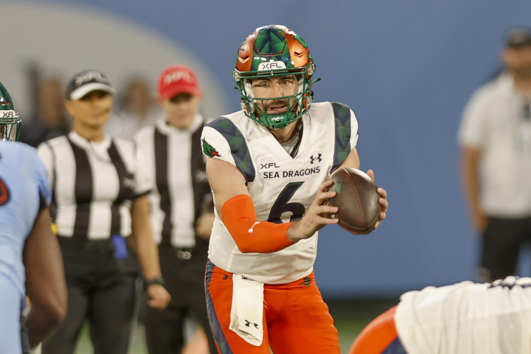ARLINGTON, TX - MARCH 31: Seattle Sea Dragons quarterback Ben DiNucci (6) takes the snap and looks downfield for an open receiver during the game between the Arlington Renegades and the Seattle Seadragons on March 31, 2023 at Choctaw Stadium in Arlington, Texas. (Photo by Matthew Pearce/Icon Sportswire via Getty Images)