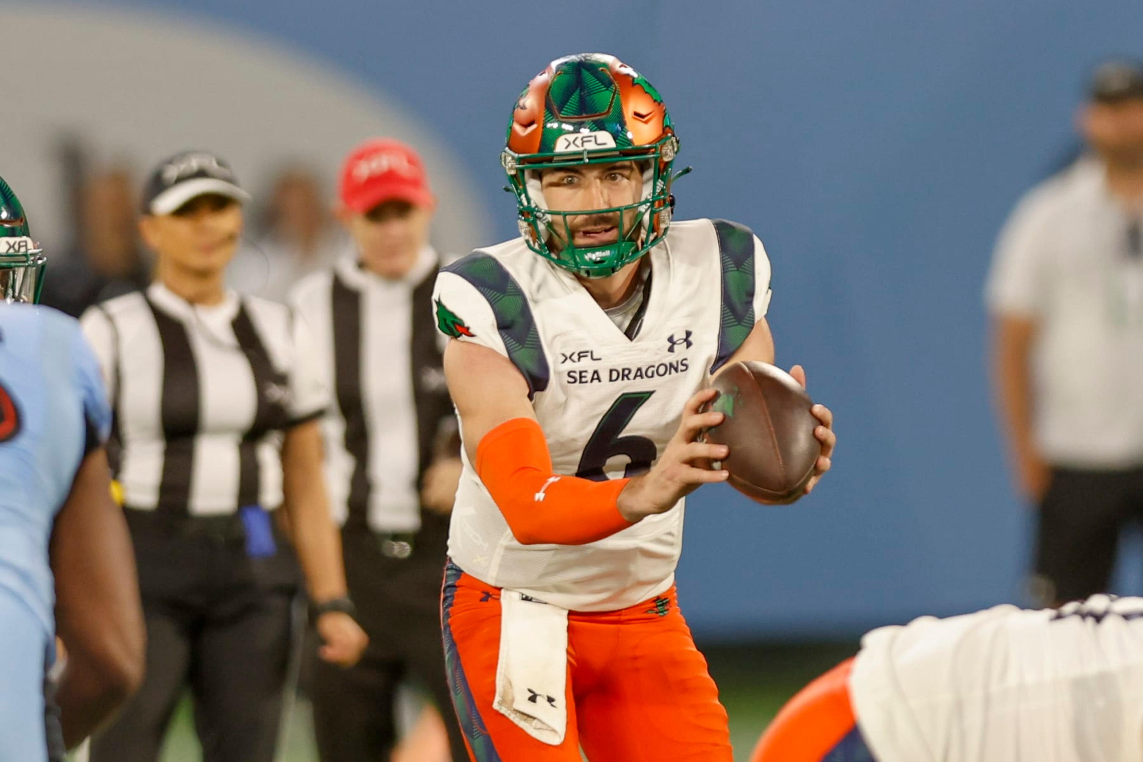 ARLINGTON, TX - MARCH 31: Seattle Sea Dragons quarterback Ben DiNucci (6) takes the snap and looks downfield for an open receiver during the game between the Arlington Renegades and the Seattle Seadragons on March 31, 2023 at Choctaw Stadium in Arlington, Texas. (Photo by Matthew Pearce/Icon Sportswire via Getty Images) ARLINGTON, TX - MARCH 31: Seattle Sea Dragons quarterback Ben DiNucci (6) takes the snap and looks downfield for an open receiver during the game between the Arlington Renegades and the Seattle Seadragons on March 31, 2023 at Choctaw Stadium in Arlington, Texas. (Photo by Matthew Pearce/Icon Sportswire via Getty Images)