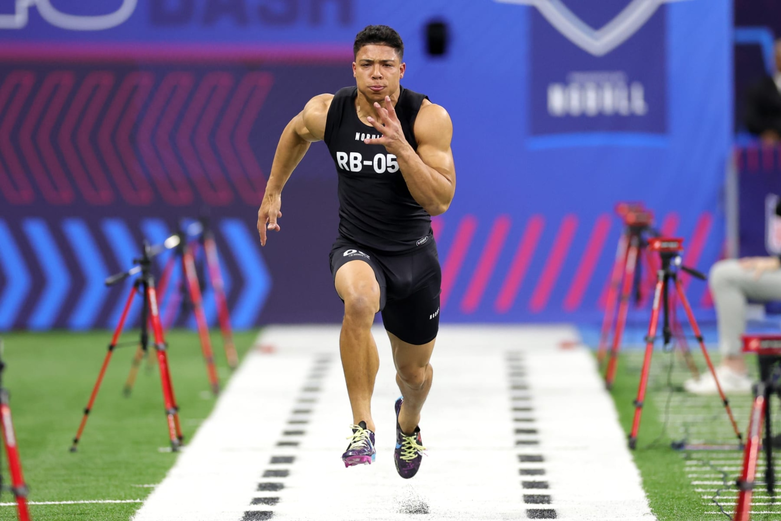 INDIANAPOLIS, INDIANA - MARCH 05: Zach Charbonnet of UCLA participates in the 40-yard dash during the NFL Combine at Lucas Oil Stadium on March 05, 2023 in Indianapolis, Indiana. (Photo by Stacy Revere/Getty Images)