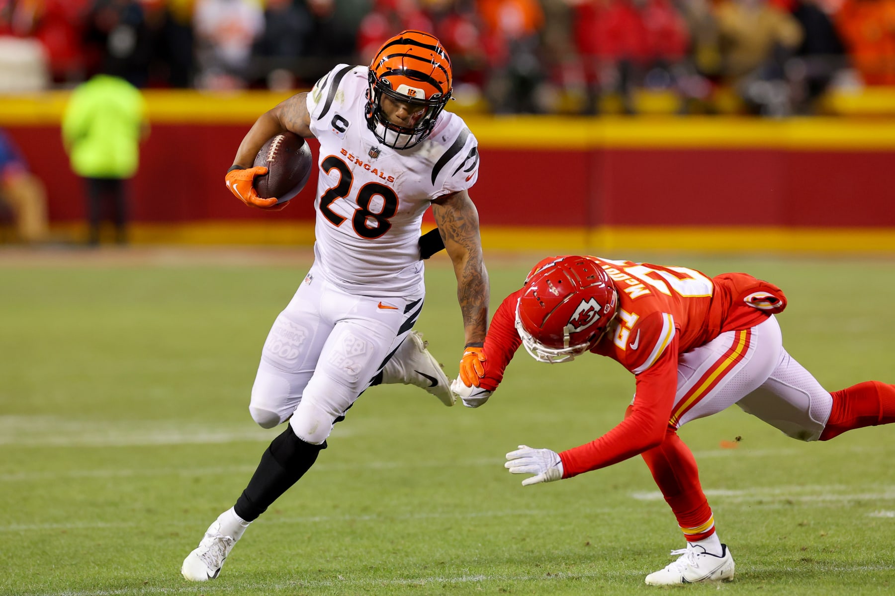 KANSAS CITY, MISSOURI - JANUARY 29: Joe Mixon #28 of the Cincinnati Bengals carries the ball against the Kansas City Chiefs during the third quarter in the AFC Championship Game at GEHA Field at Arrowhead Stadium on January 29, 2023 in Kansas City, Missouri. (Photo by Kevin C. Cox/Getty Images)