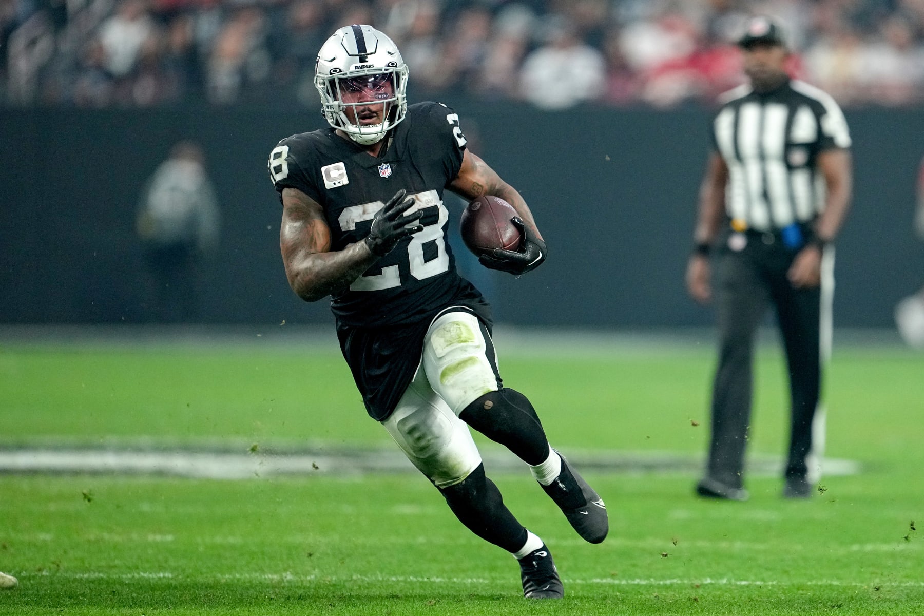 LAS VEGAS, NEVADA - JANUARY 07: Josh Jacobs #28 of the Las Vegas Raiders carries the ball against the Kansas City Chiefs during the second half of the game at Allegiant Stadium on January 07, 2023 in Las Vegas, Nevada. (Photo by Jeff Bottari/Getty Images)