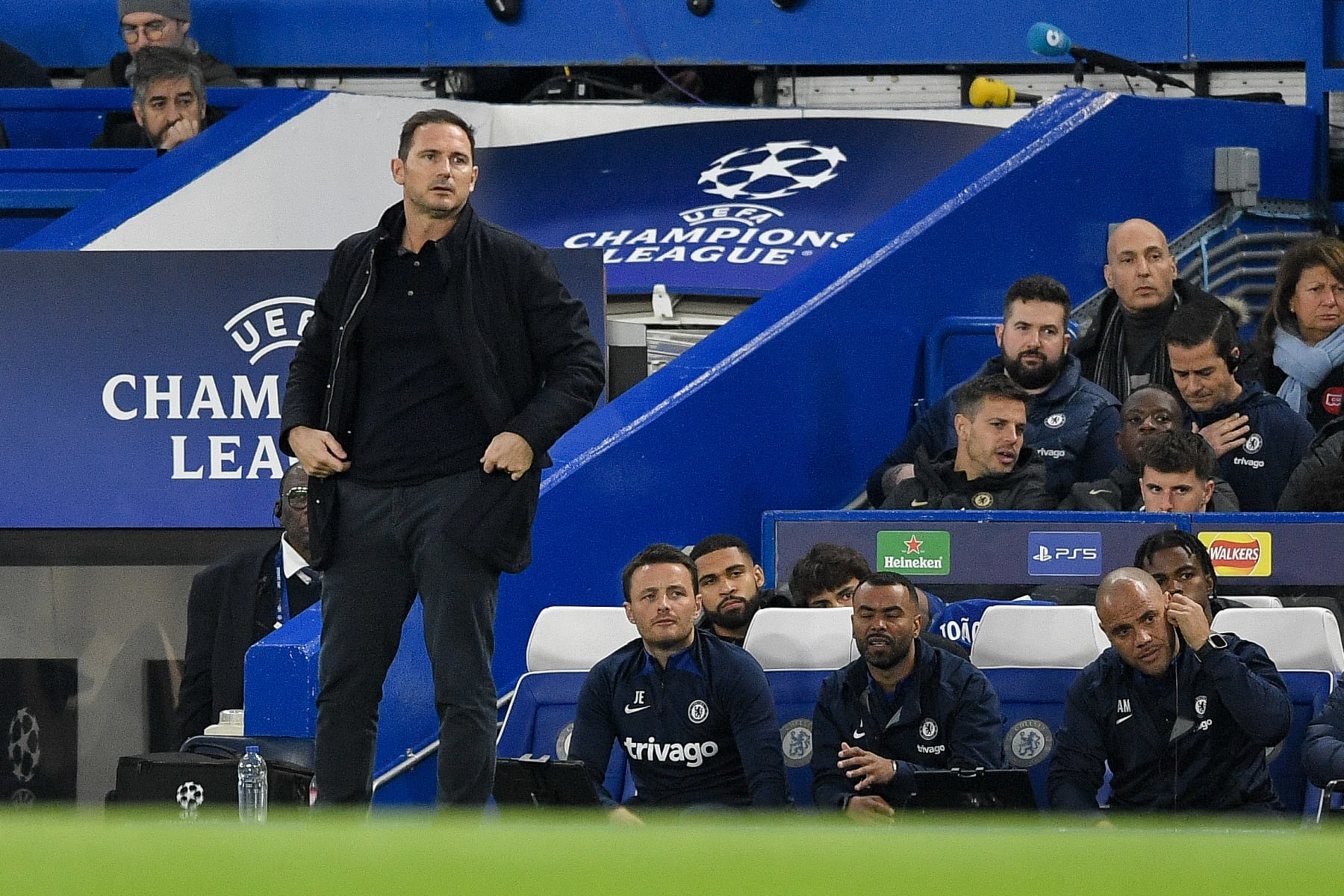LONDON, ENGLAND - APRIL 18: head coach Frank Lampard of Chelsea FC looks on during the UEFA Champions League quarterfinal second leg match between Chelsea FC and Real Madrid at Stamford Bridge on April 18, 2023 in London, United Kingdom. (Photo by Vincent Mignott/DeFodi Images via Getty Images)