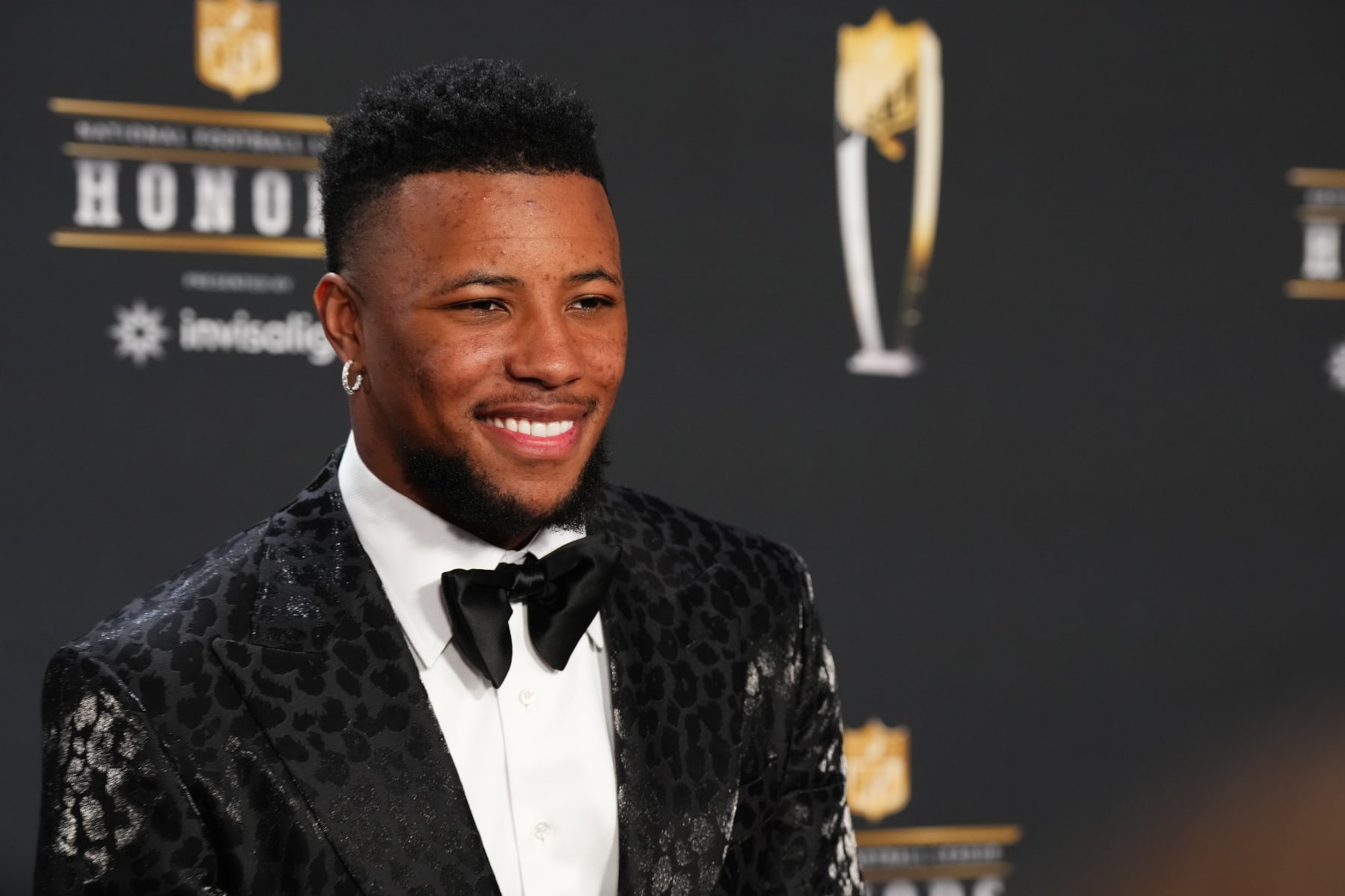 PHOENIX, AZ - FEBRUARY 09: Saquon Barkley poses for a photo on the red carpet during NFL Honors at the Symphony Hall on February 9, 2023 in Phoenix, Arizona. (Photo by Cooper Neill/Getty Images) PHOENIX, AZ - FEBRUARY 09: Saquon Barkley poses for a photo on the red carpet during NFL Honors at the Symphony Hall on February 9, 2023 in Phoenix, Arizona. (Photo by Cooper Neill/Getty Images)