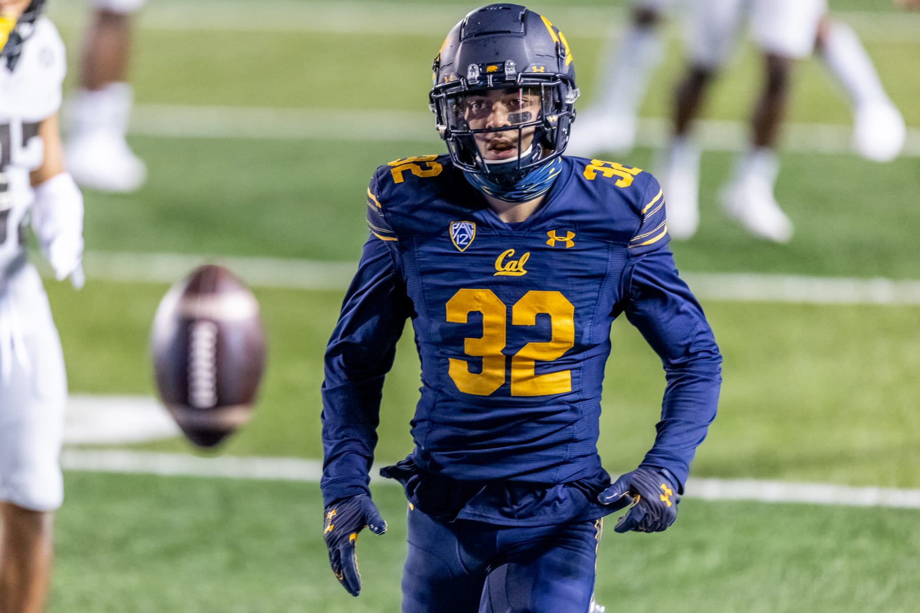 BERKELEY, CA - DECEMBER 05: California Golden Bears safety Daniel Scott (32) chases down the ball during the college football game between the Oregon Ducks and California Golden Bears on December 5, 2020 at Memorial Stadium in Berkeley, CA. (Photo by Bob Kupbens/Icon Sportswire via Getty Images)