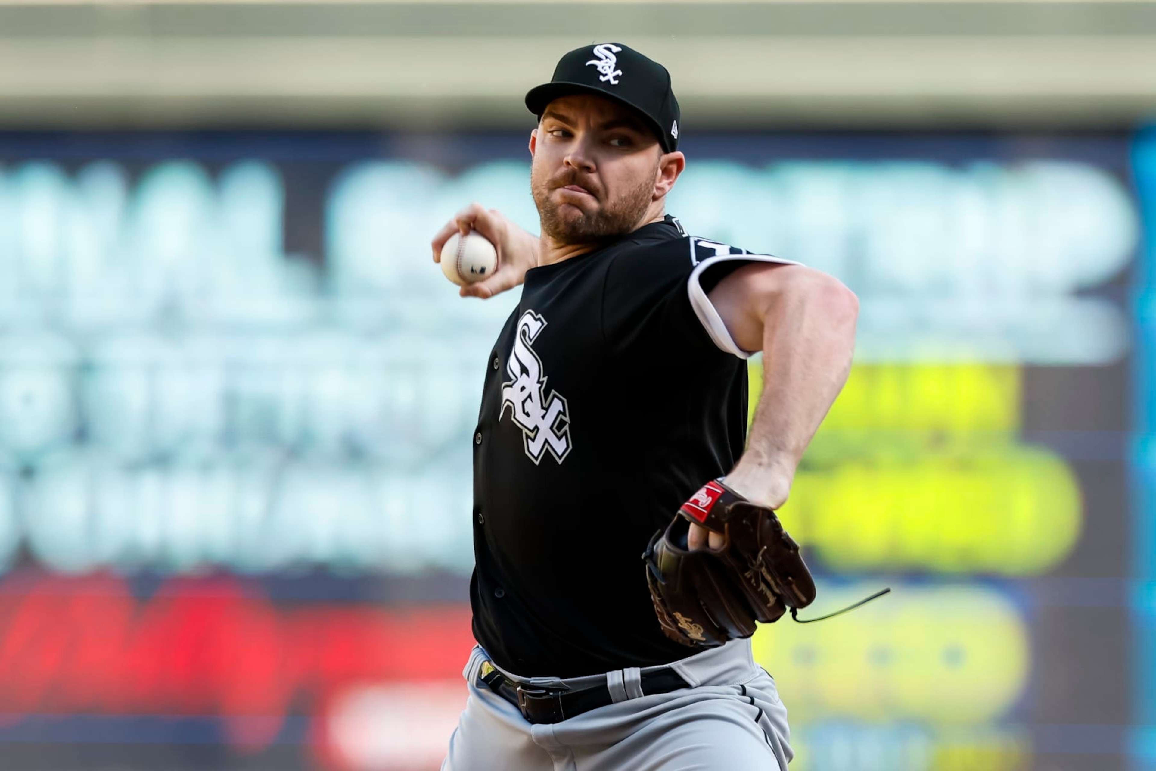 MINNEAPOLIS, MN - SEPTEMBER 29: Liam Hendriks #31 of the Chicago White Sox delivers a pitch against the Minnesota Twins in the ninth inning of the game at Target Field on September 29, 2022 in Minneapolis, Minnesota. The White Sox defeated the Twins 4-3. (Photo by David Berding/Getty Images) MINNEAPOLIS, MN - SEPTEMBER 29: Liam Hendriks #31 of the Chicago White Sox delivers a pitch against the Minnesota Twins in the ninth inning of the game at Target Field on September 29, 2022 in Minneapolis, Minnesota. The White Sox defeated the Twins 4-3. (Photo by David Berding/Getty Images)