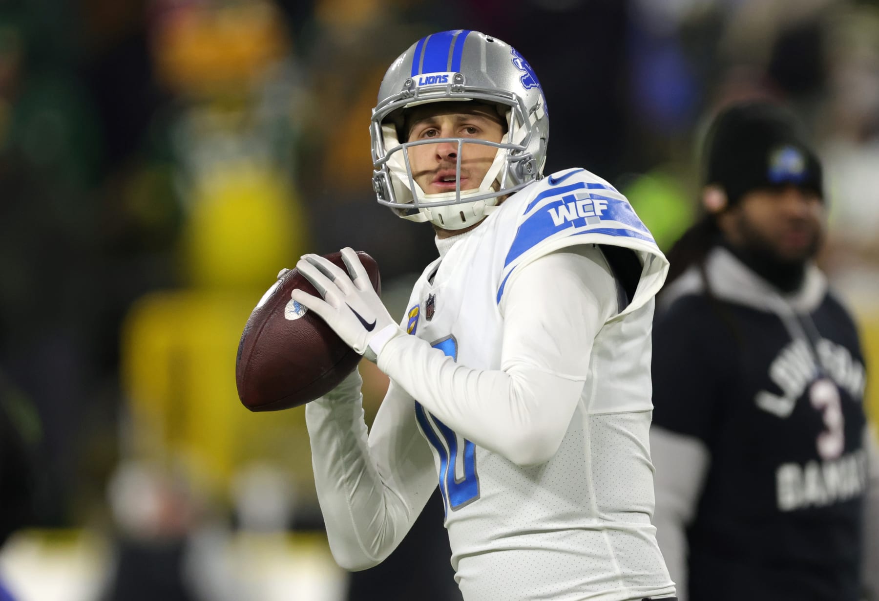 GREEN BAY, WISCONSIN - JANUARY 08: Jared Goff #16 of the Detroit Lions warms up prior to the game against the Green Bay Packers at Lambeau Field on January 08, 2023 in Green Bay, Wisconsin. (Photo by Stacy Revere/Getty Images)