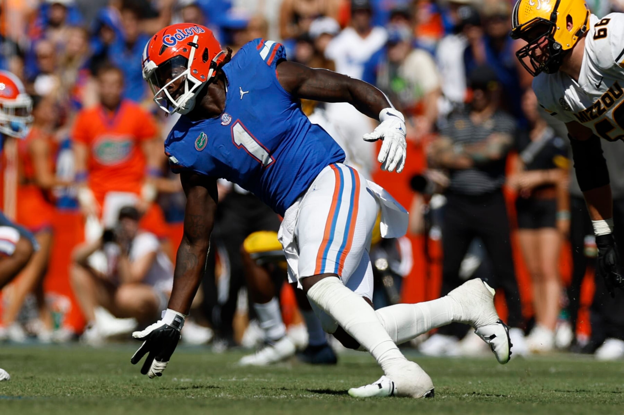 GAINESVILLE, FL - OCTOBER 08: Florida Gators linebacker Brenton Cox Jr. (1) during the game between the Missouri Tigers and the Florida Gators on October 8, 2022 at Ben Hill Griffin Stadium at Florida Field in Gainesville, Fl. (Photo by David Rosenblum/Icon Sportswire via Getty Images)