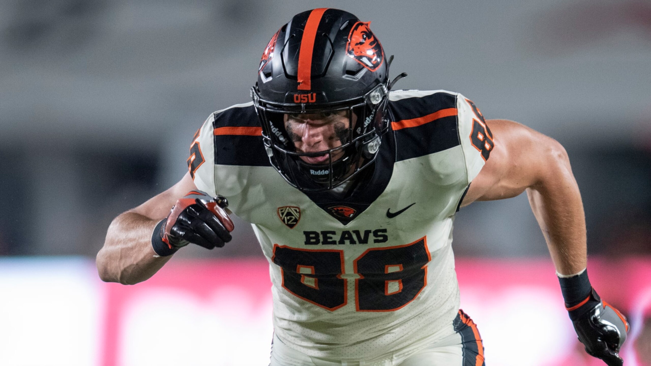 Oregon State tight end Luke Musgrave (88) runs during an NCAA football game against Southern California on Saturday, Sept. 25, 2021, in Los Angeles. (AP Photo/Kyusung Gong)