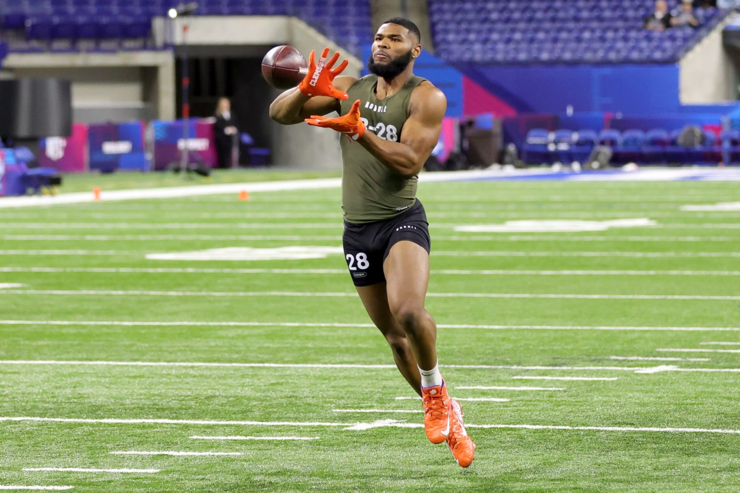 Clemson LB Trenton Simpson