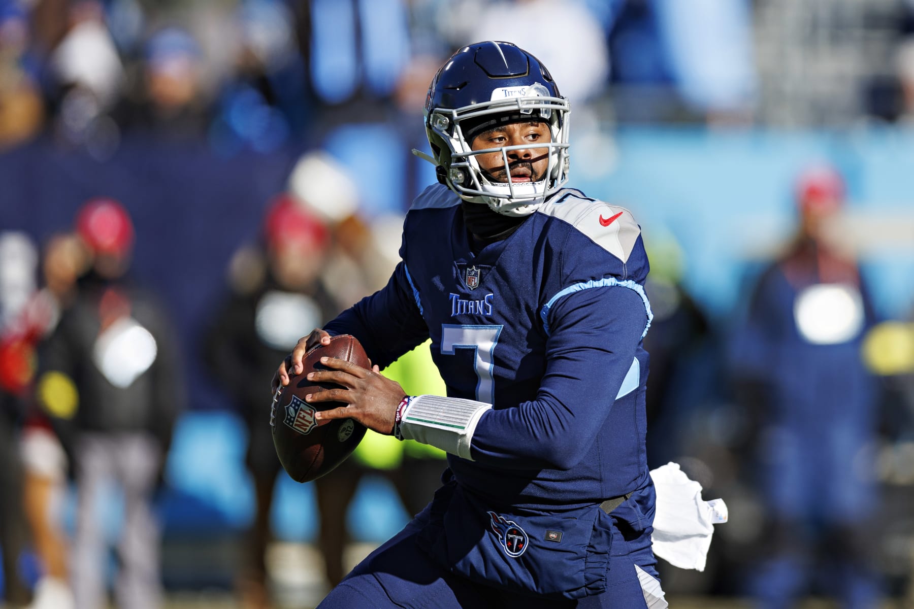 NASHVILLE, TENNESSEE - DECEMBER 24:  Malik Willis #7 of the Tennessee Titans rolls out to pass during a game against the Houston Texans at Nissan Stadium on December 24, 2022 in Nashville, Tennessee. The Texans defeated the Titans 19-14. (Photo by Wesley Hitt/Getty Images)