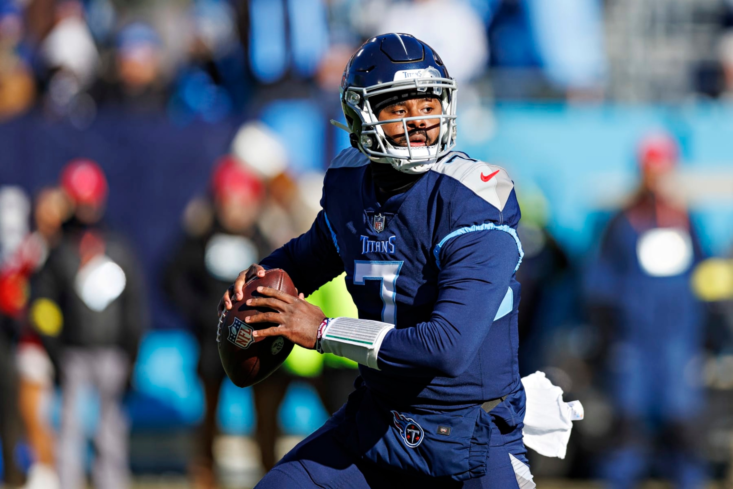 NASHVILLE, TENNESSEE - DECEMBER 24:  Malik Willis #7 of the Tennessee Titans rolls out to pass during a game against the Houston Texans at Nissan Stadium on December 24, 2022 in Nashville, Tennessee. The Texans defeated the Titans 19-14. (Photo by Wesley Hitt/Getty Images)