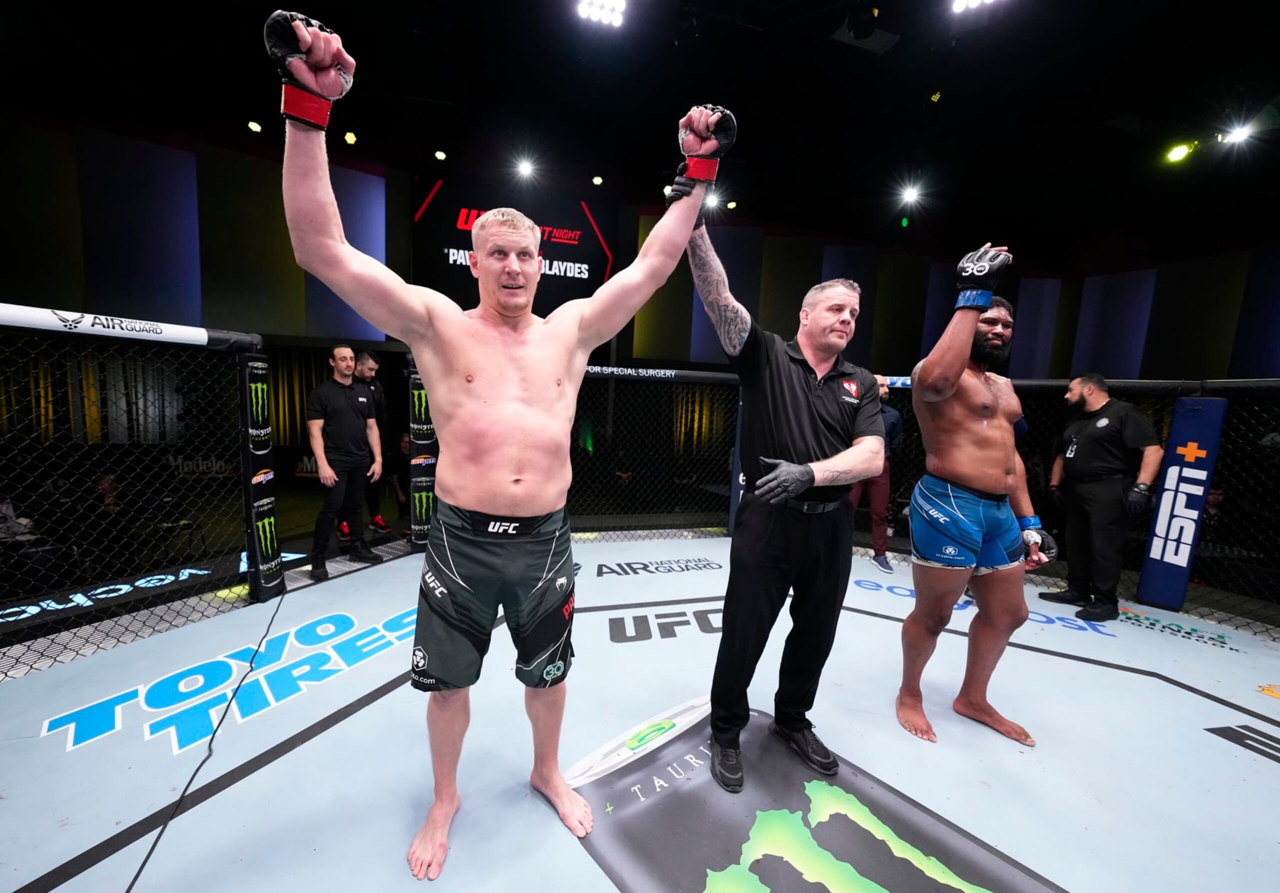 Sergei Pavlovich defeats Curtis Blaydes.