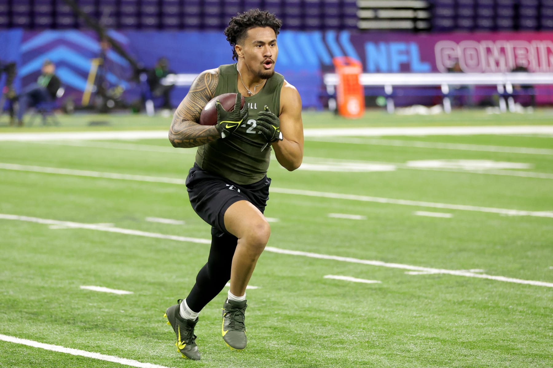 Oregon LB Noah Sewell