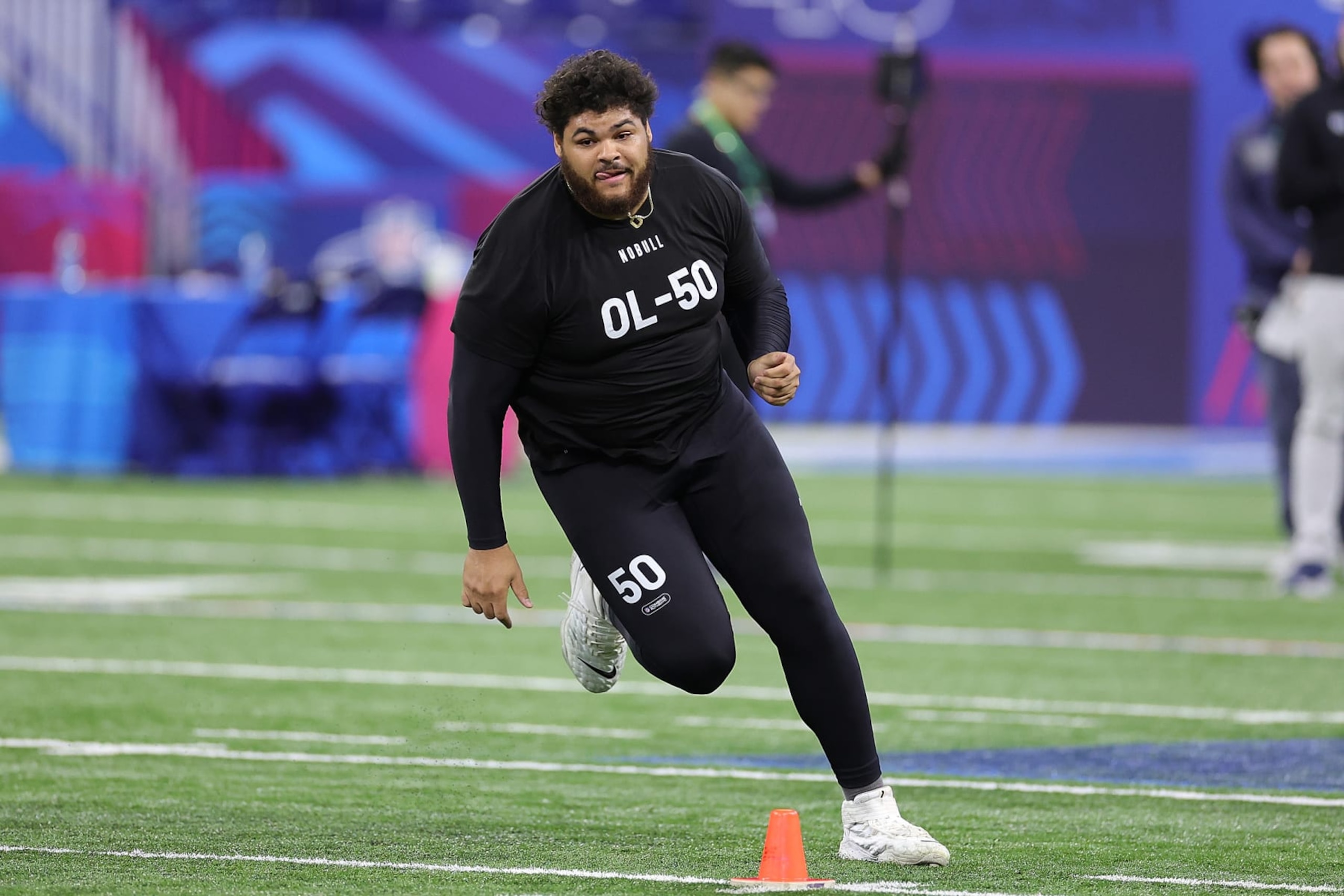 INDIANAPOLIS, INDIANA - MARCH 05: Darnell Wright of Tennessee participates in a drill during the NFL Combine at Lucas Oil Stadium on March 05, 2023 in Indianapolis, Indiana. (Photo by Stacy Revere/Getty Images) INDIANAPOLIS, INDIANA - MARCH 05: Darnell Wright of Tennessee participates in a drill during the NFL Combine at Lucas Oil Stadium on March 05, 2023 in Indianapolis, Indiana. (Photo by Stacy Revere/Getty Images)
