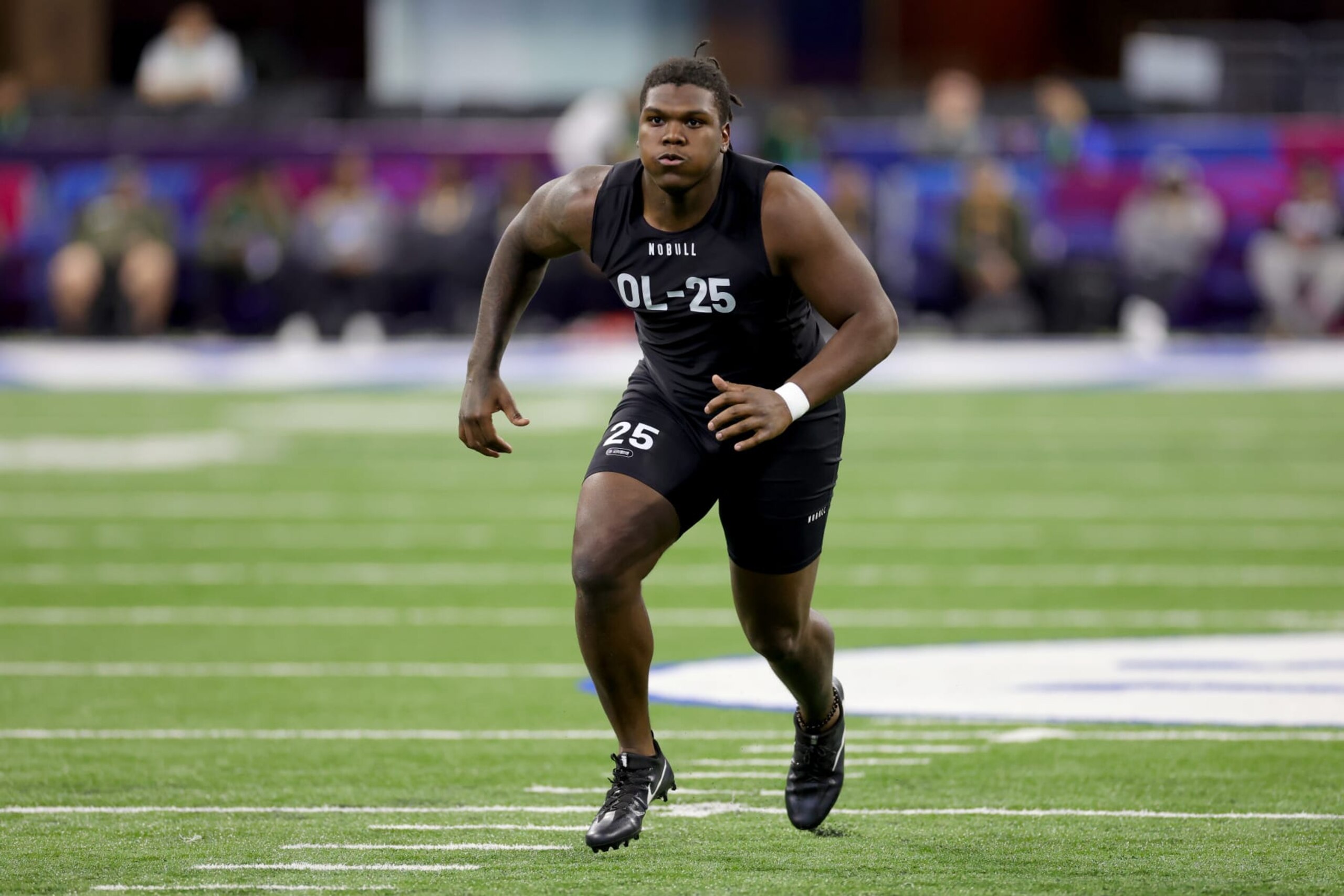 INDIANAPOLIS, INDIANA - MARCH 05: Broderick Jones of Georgia participates in a drill during the NFL Combine at Lucas Oil Stadium on March 05, 2023 in Indianapolis, Indiana. (Photo by Stacy Revere/Getty Images)