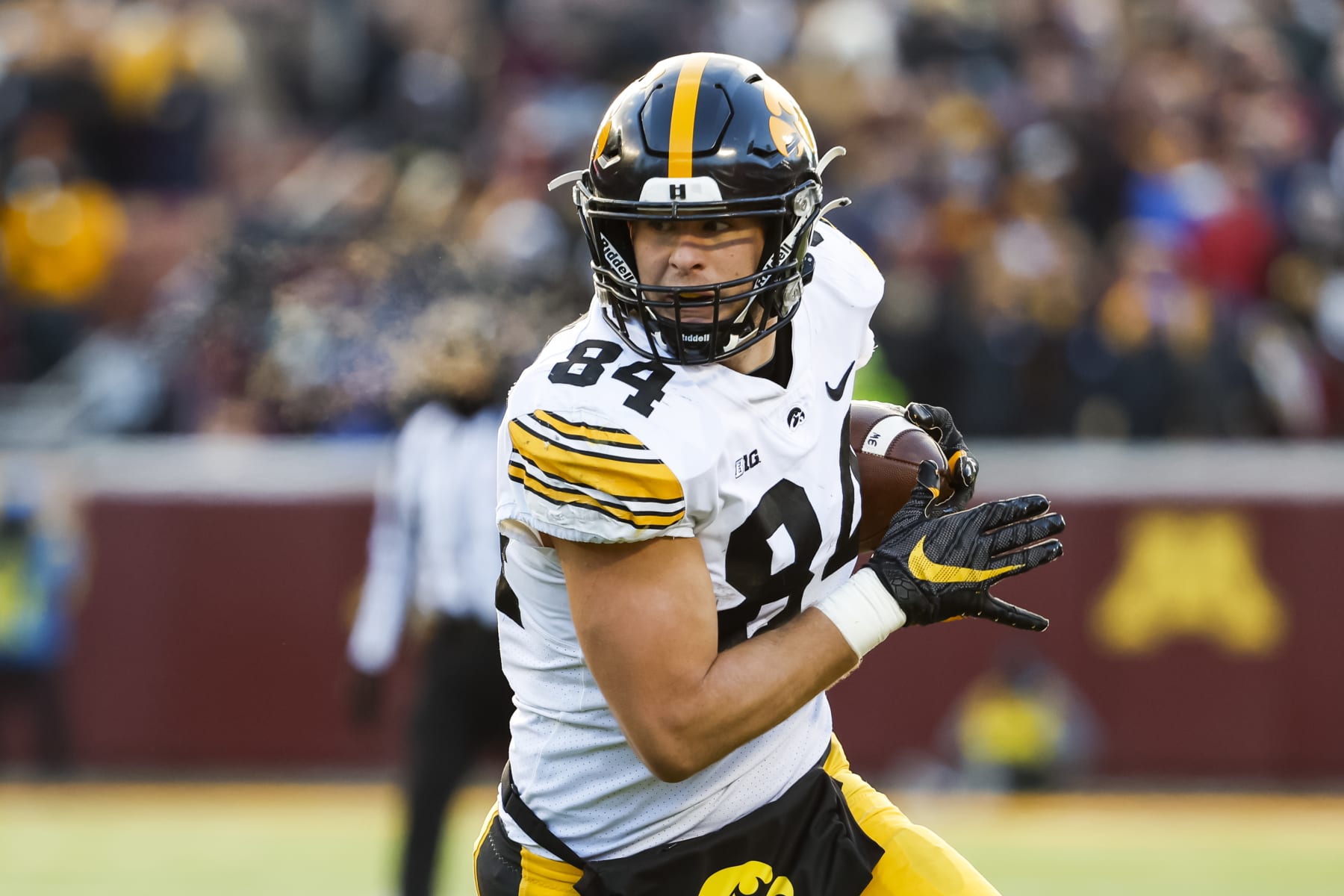 MINNEAPOLIS, MN - NOVEMBER 19: Sam LaPorta #84 of the Iowa Hawkeyes runs with the ball against the Minnesota Golden Gophers in the first quarter of the game at Huntington Bank Stadium on November 19, 2022 in Minneapolis, Minnesota. The Hawkeyes defeated the Golden Gophers 13-10. (Photo by David Berding/Getty Images)