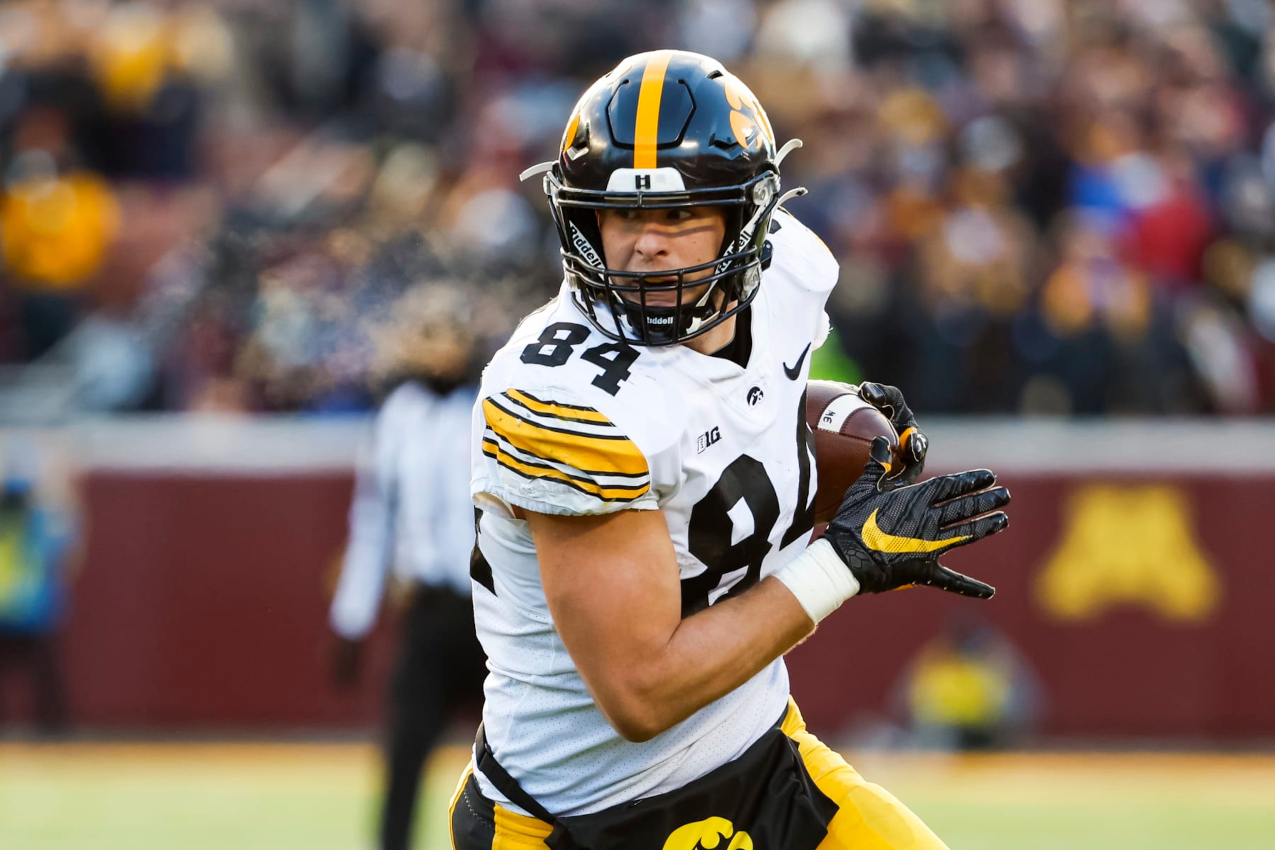 MINNEAPOLIS, MN - NOVEMBER 19: Sam LaPorta #84 of the Iowa Hawkeyes runs with the ball against the Minnesota Golden Gophers in the first quarter of the game at Huntington Bank Stadium on November 19, 2022 in Minneapolis, Minnesota. The Hawkeyes defeated the Golden Gophers 13-10. (Photo by David Berding/Getty Images)