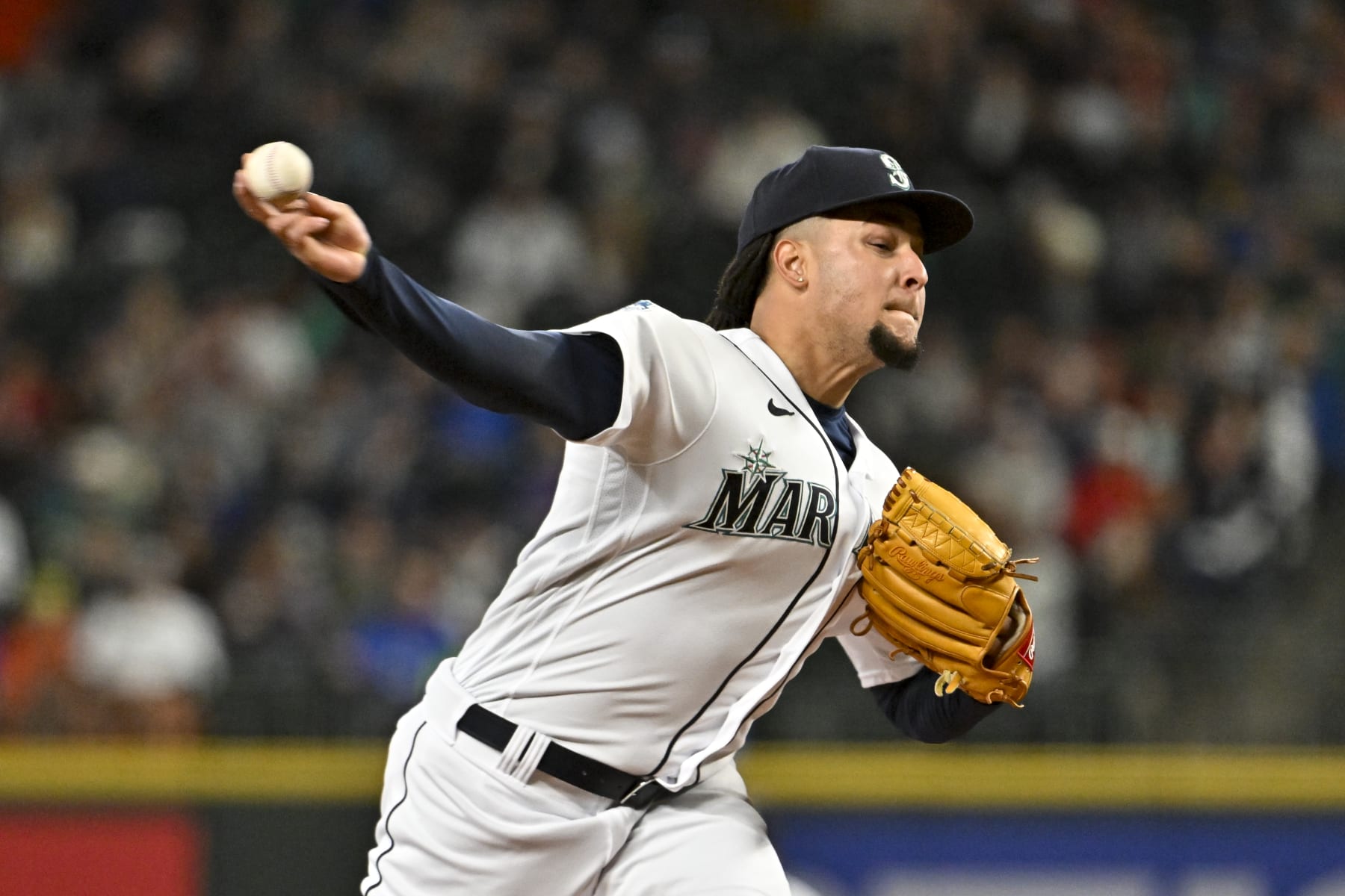 SEATTLE, WASHINGTON - APRIL 22: Luis Castillo #58 of the Seattle Mariners throws a pitch during the first inning against the St. Louis Cardinals at T-Mobile Park on April 22, 2023 in Seattle, Washington. (Photo by Alika Jenner/Getty Images)