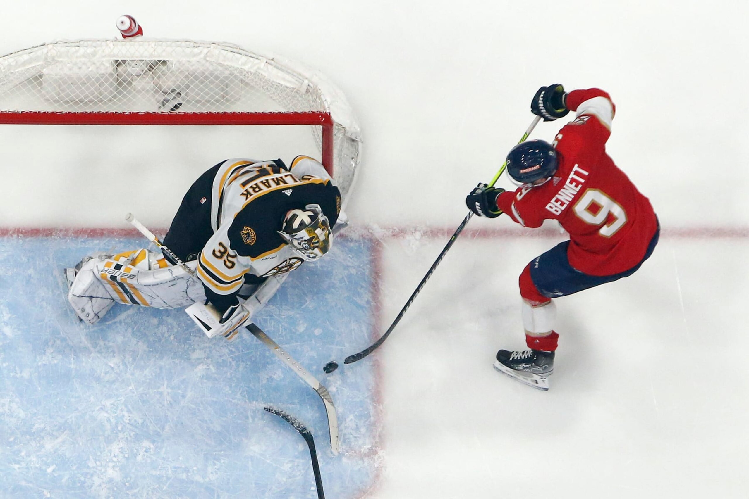 Boston's Linus Ullmark and Florida's Sam Bennett
