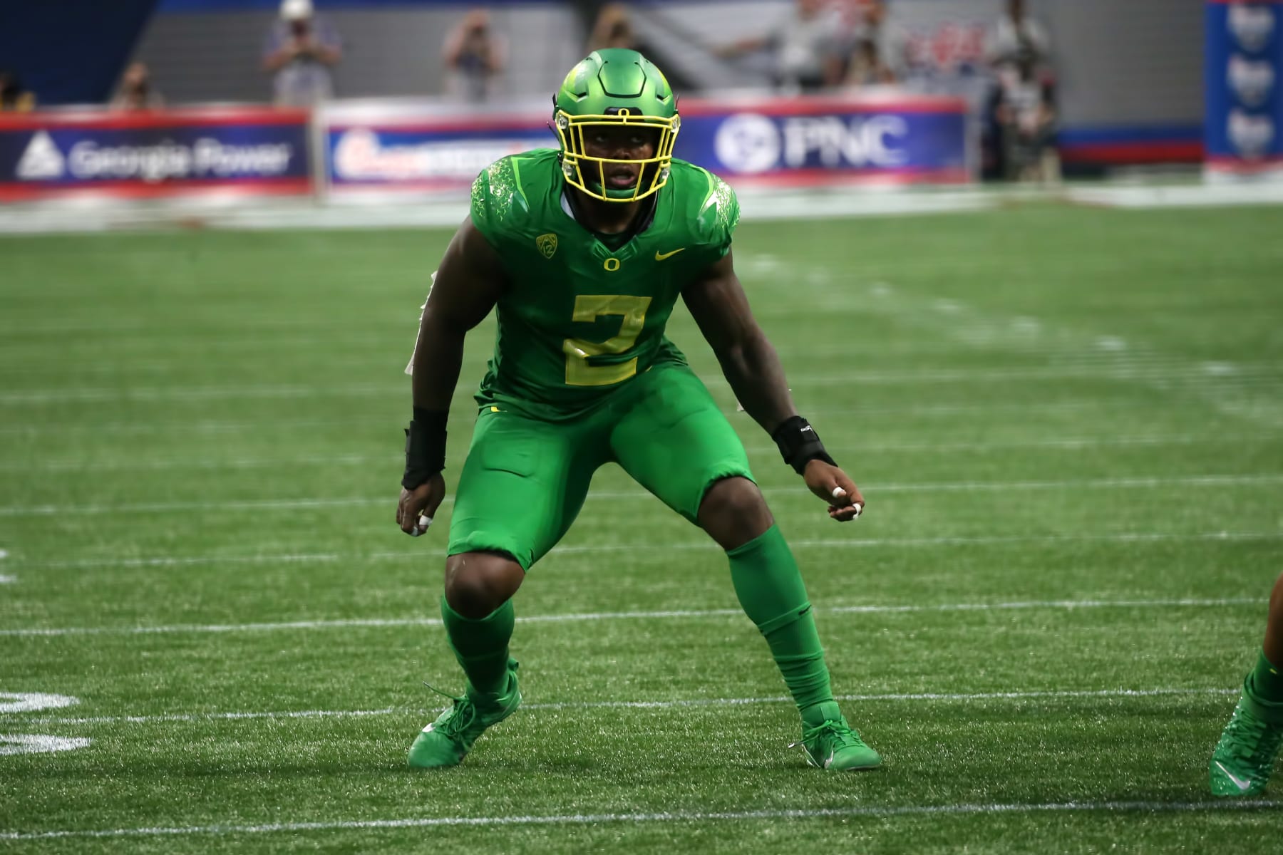 ATLANTA, GA - SEPTEMBER 03: Oregon Ducks linebacker DJ Johnson (2) during the game between the Oregon Ducks and the Georgia Bulldogs on September 3, 2022 at Mercedes-Benz Stadium in Atlanta, Georgia.  (Photo by Michael Wade/Icon Sportswire via Getty Images)