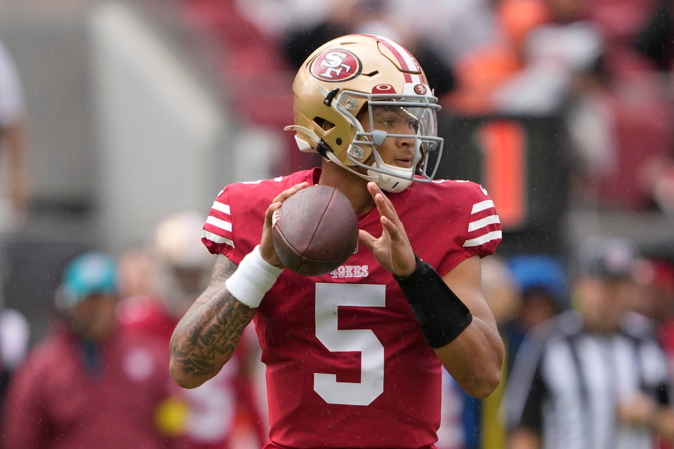 SANTA CLARA, CALIFORNIA - SEPTEMBER 18: Trey Lance #5 of the San Francisco 49ers looks to pass the ball against the Seattle Seahawks during the first quarter at Levi's Stadium on September 18, 2022 in Santa Clara, California. (Photo by Thearon W. Henderson/Getty Images)