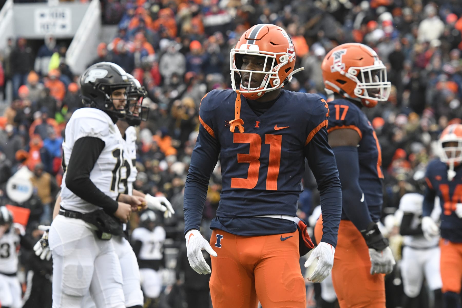 CHAMPAIGN, IL - NOVEMBER 12: Illinois Fighting Illini defensive back Devon Witherspoon (31) looks to the sideline during the college football game between the Purdue Boilermakers and the Illinois Fighting Illini on November 12, 2022, at Memorial Stadium in Champaign, Illinois. (Photo by Michael Allio/Icon Sportswire via Getty Images)
