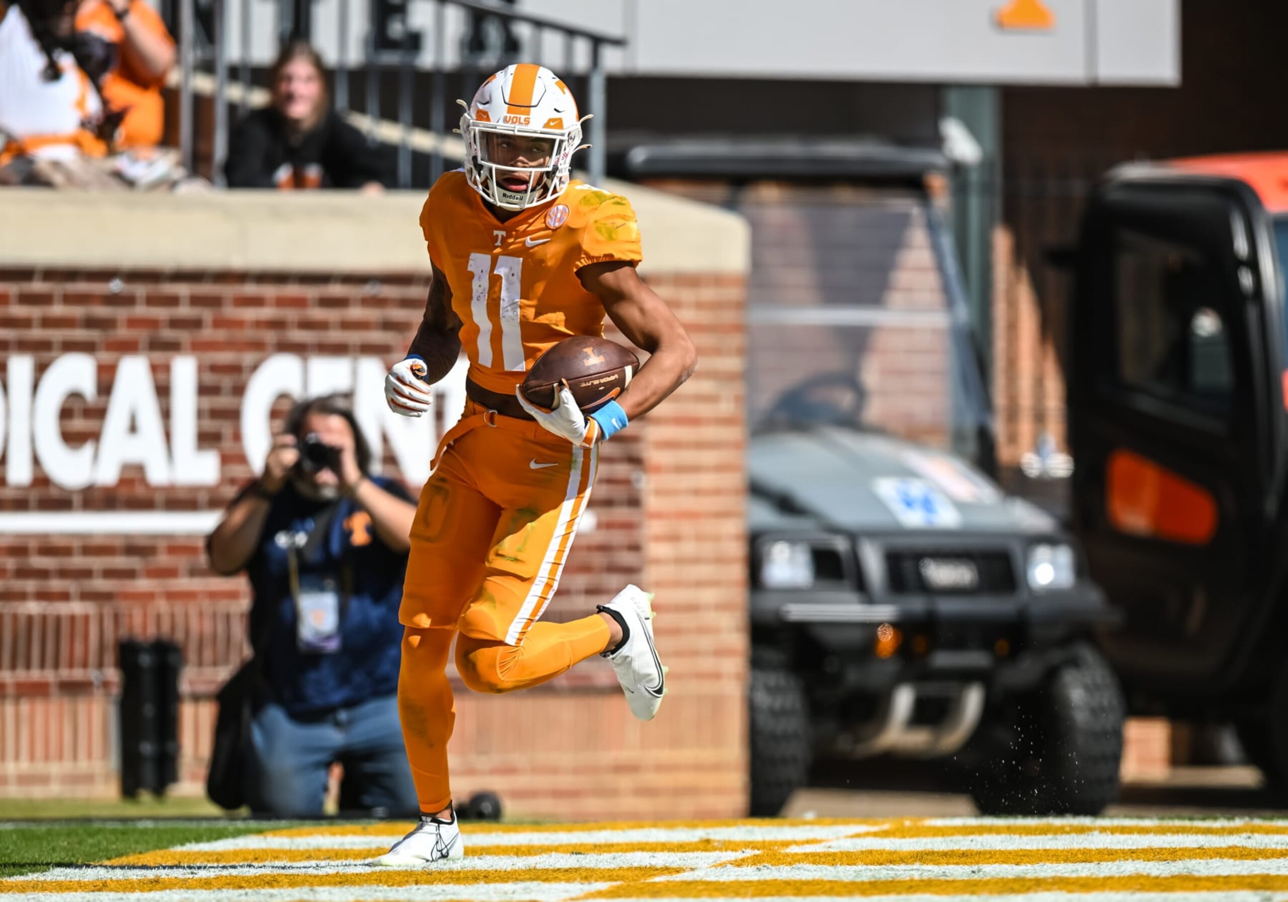 KNOXVILLE, TN - OCTOBER 22: Tennessee Volunteers wide receiver Jalin Hyatt (11) runs across the end zone after a touchdown during the college football game between the Tennessee Volunteers and Tennessee Martin Skyhawks on October 22, 2022 at Neyland Stadium in Knoxville, TN. (Photo by Bryan Lynn/Icon Sportswire via Getty Images) KNOXVILLE, TN - OCTOBER 22: Tennessee Volunteers wide receiver Jalin Hyatt (11) runs across the end zone after a touchdown during the college football game between the Tennessee Volunteers and Tennessee Martin Skyhawks on October 22, 2022 at Neyland Stadium in Knoxville, TN. (Photo by Bryan Lynn/Icon Sportswire via Getty Images)