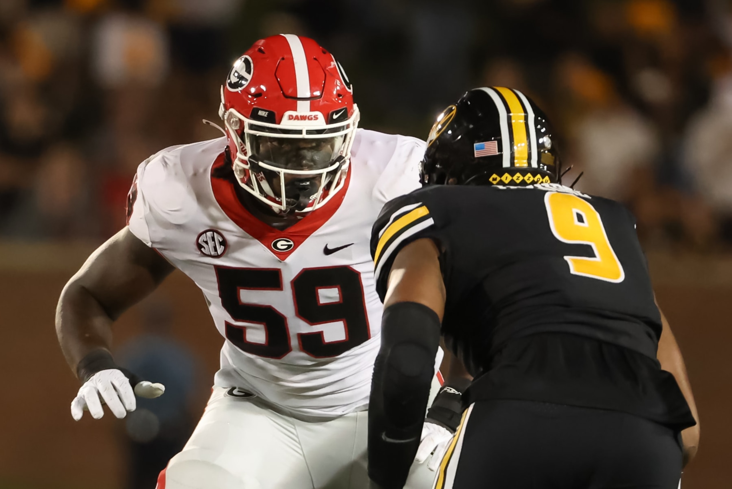 COLUMBIA, MO - OCTOBER 01: Georgia Bulldogs offensive lineman Broderick Jones (59) blocks Missouri Tigers defensive lineman Isaiah McGuire (9) in the second quarter of an SEC game between the Georgia Bulldogs and Missouri Tigers on October 1, 2022 at Memorial Stadium at Faurot Field in Columbia, MO.  Photo by Scott Winters/Icon Sportswire via Getty Images)