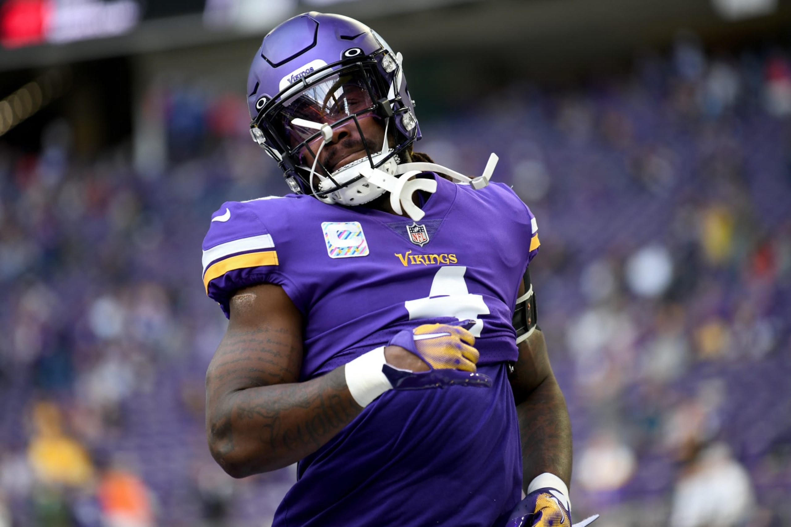 MINNEAPOLIS, MINNESOTA - OCTOBER 09: Minnesota Vikings'  Dalvin Cook #4 warms up against the Chicago Bears at U.S. Bank Stadium on October 09, 2022 in Minneapolis, Minnesota. (Photo by Stephen Maturen/Getty Images)