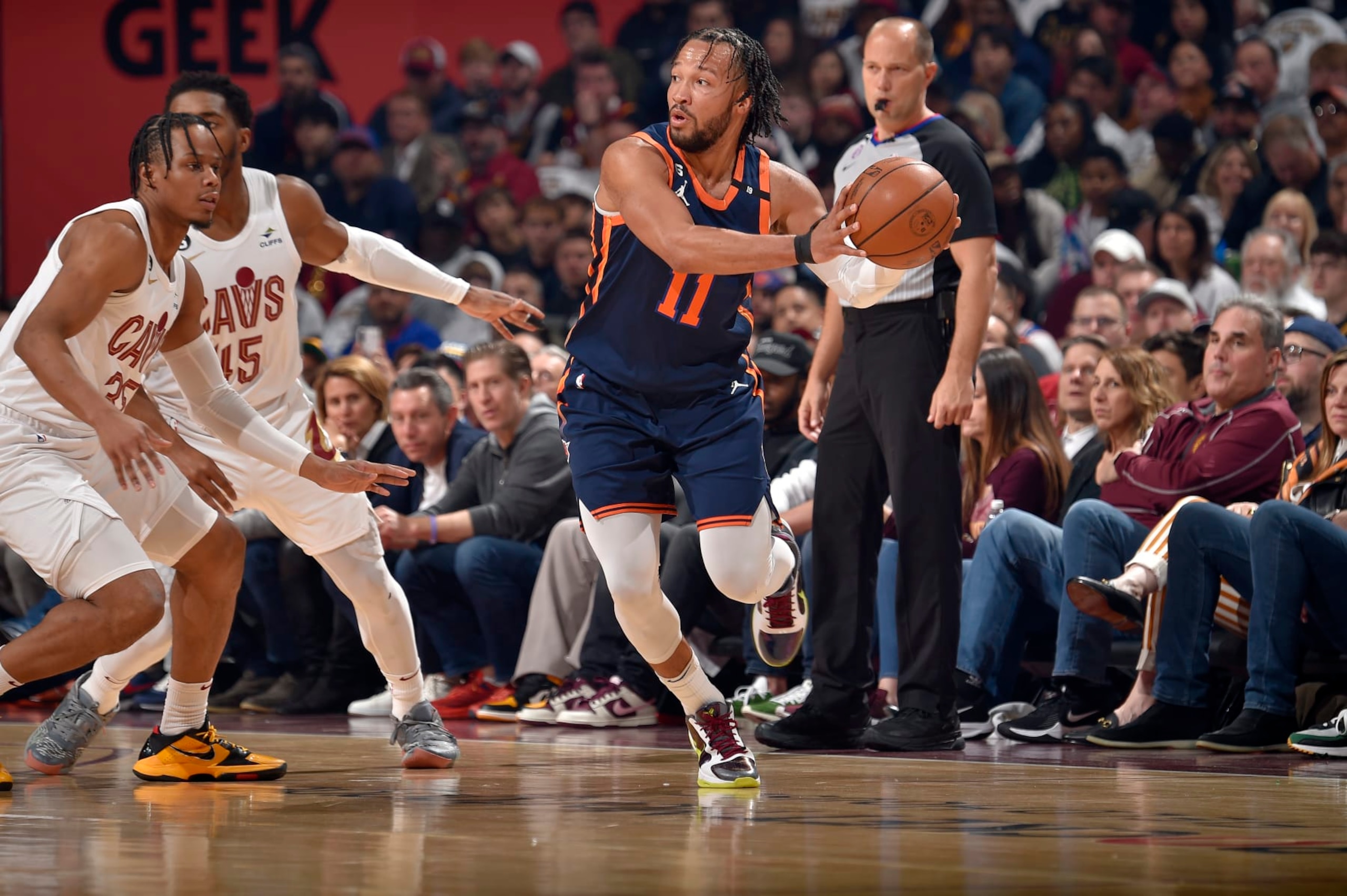 CLEVELAND, OH - APRIL 26: Jalen Brunson #11 of the New York Knicks looks to pass the ball during the game against the Cleveland Cavaliers during round 1 Game 5 of the 2023 NBA Playoffs on April 26, 2023 at Rocket Mortgage FieldHouse in Cleveland, Ohio. NOTE TO USER: User expressly acknowledges and agrees that, by downloading and/or using this Photograph, user is consenting to the terms and conditions of the Getty Images License Agreement. Mandatory Copyright Notice: Copyright 2023 NBAE (Photo by David Liam Kyle/NBAE via Getty Images)