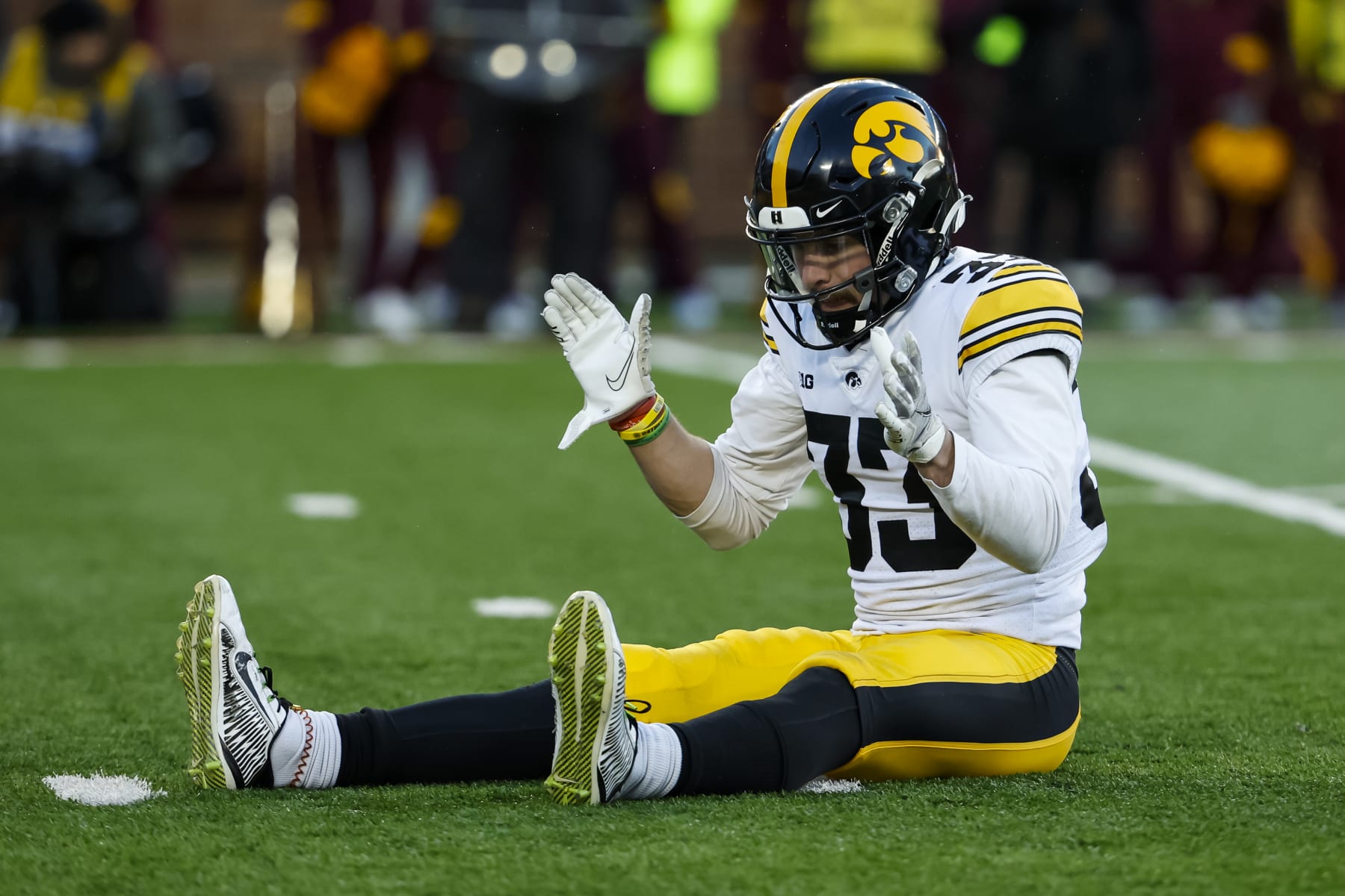 MINNEAPOLIS, MN - NOVEMBER 19: Riley Moss #33 of the Iowa Hawkeyes reacts to the play against the Minnesota Golden Gophers in the second quarter of the game at Huntington Bank Stadium on November 19, 2022 in Minneapolis, Minnesota. The Hawkeyes defeated the Golden Gophers 13-10. (Photo by David Berding/Getty Images)