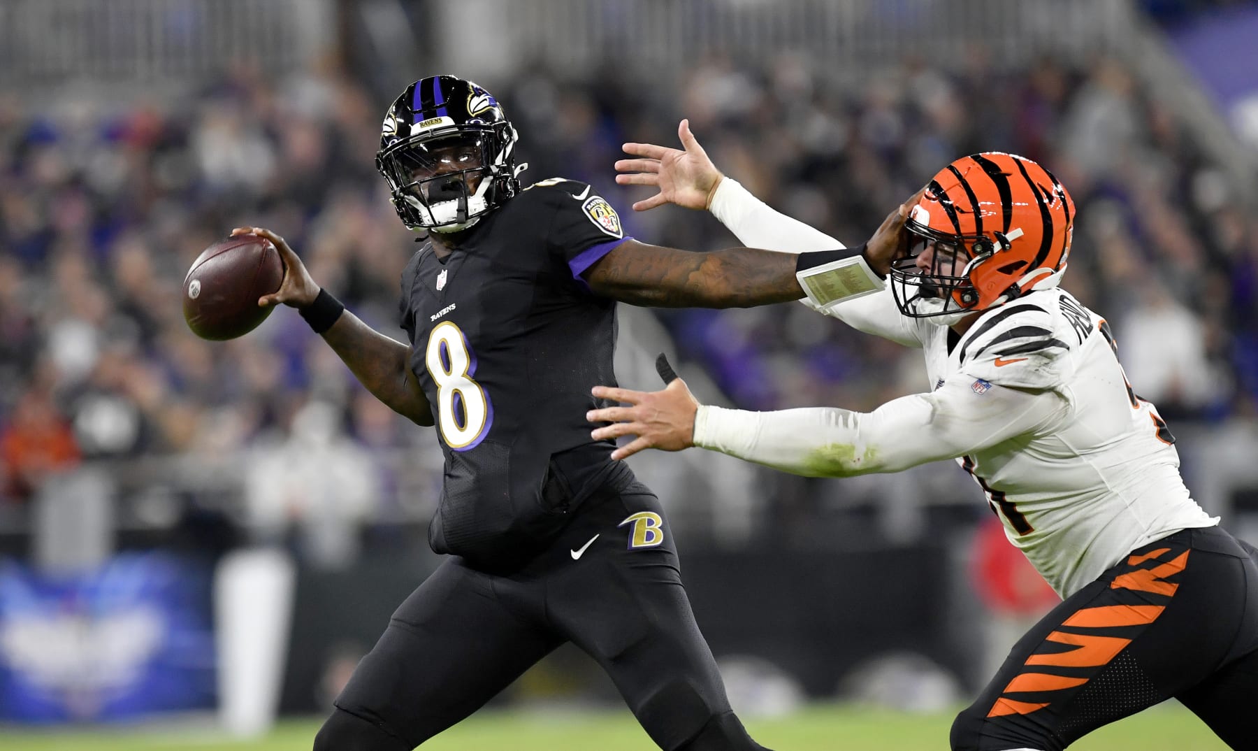 BALTIMORE, MD - OCTOBER 09: Baltimore Ravens quarterback Lamar Jackson (8) throws while under pressure from Bengals defensive end Trey Hendrickson (91) during the Cincinnati Bengals versus Baltimore Ravens NFL game at M&T Bank Stadium on October 9, 2022 in Baltimore, MD. (Photo by Randy Litzinger/Icon Sportswire via Getty Images)