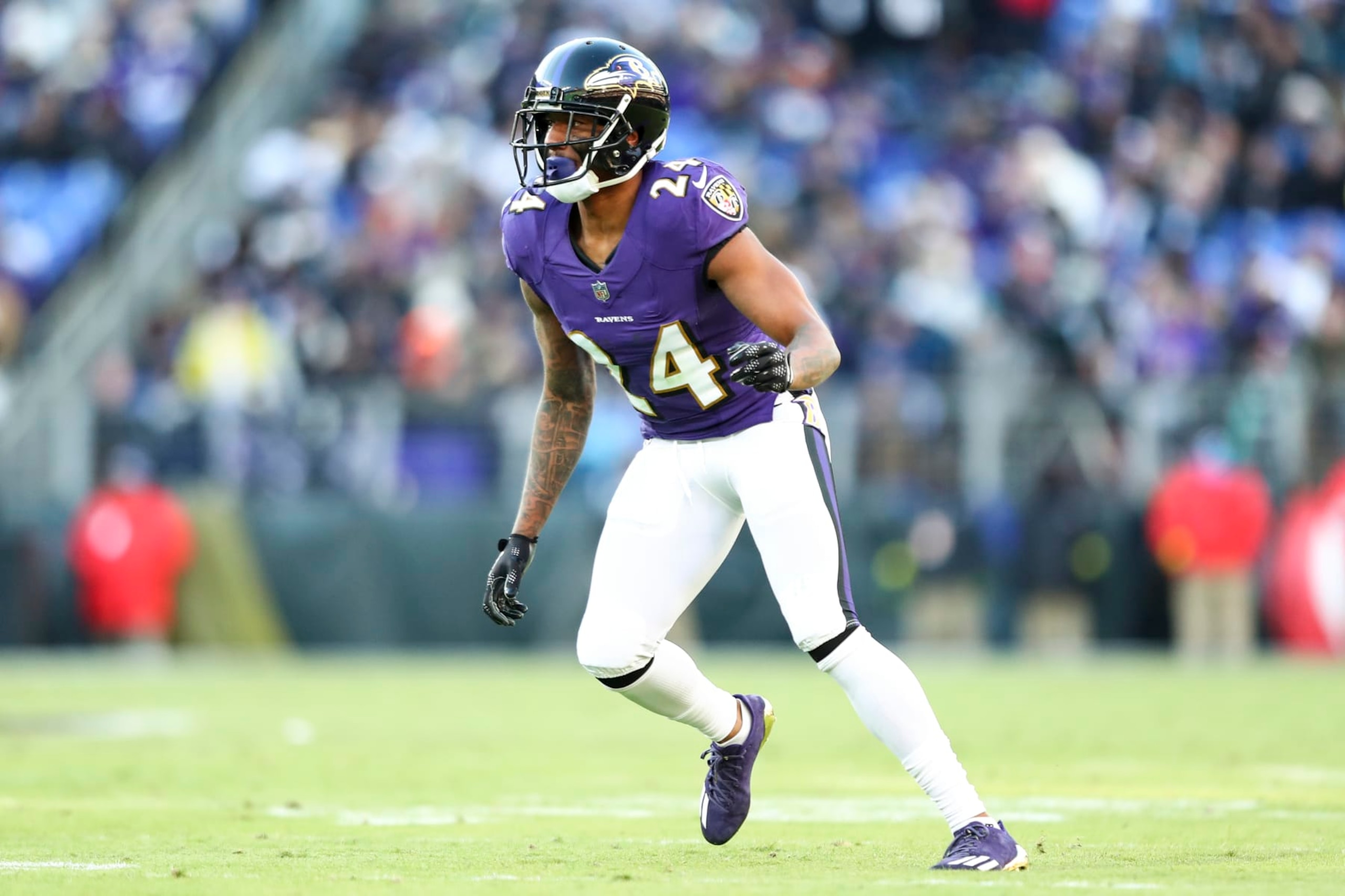 BALTIMORE, MD - NOVEMBER 20: Marcus Peters #24 of the Baltimore Ravens defends in coverage during an NFL football game against the Carolina Panthers at M&T Bank Stadium on November 20, 2022 in Baltimore, Maryland. (Photo by Kevin Sabitus/Getty Images) BALTIMORE, MD - NOVEMBER 20: Marcus Peters #24 of the Baltimore Ravens defends in coverage during an NFL football game against the Carolina Panthers at M&T Bank Stadium on November 20, 2022 in Baltimore, Maryland. (Photo by Kevin Sabitus/Getty Images)