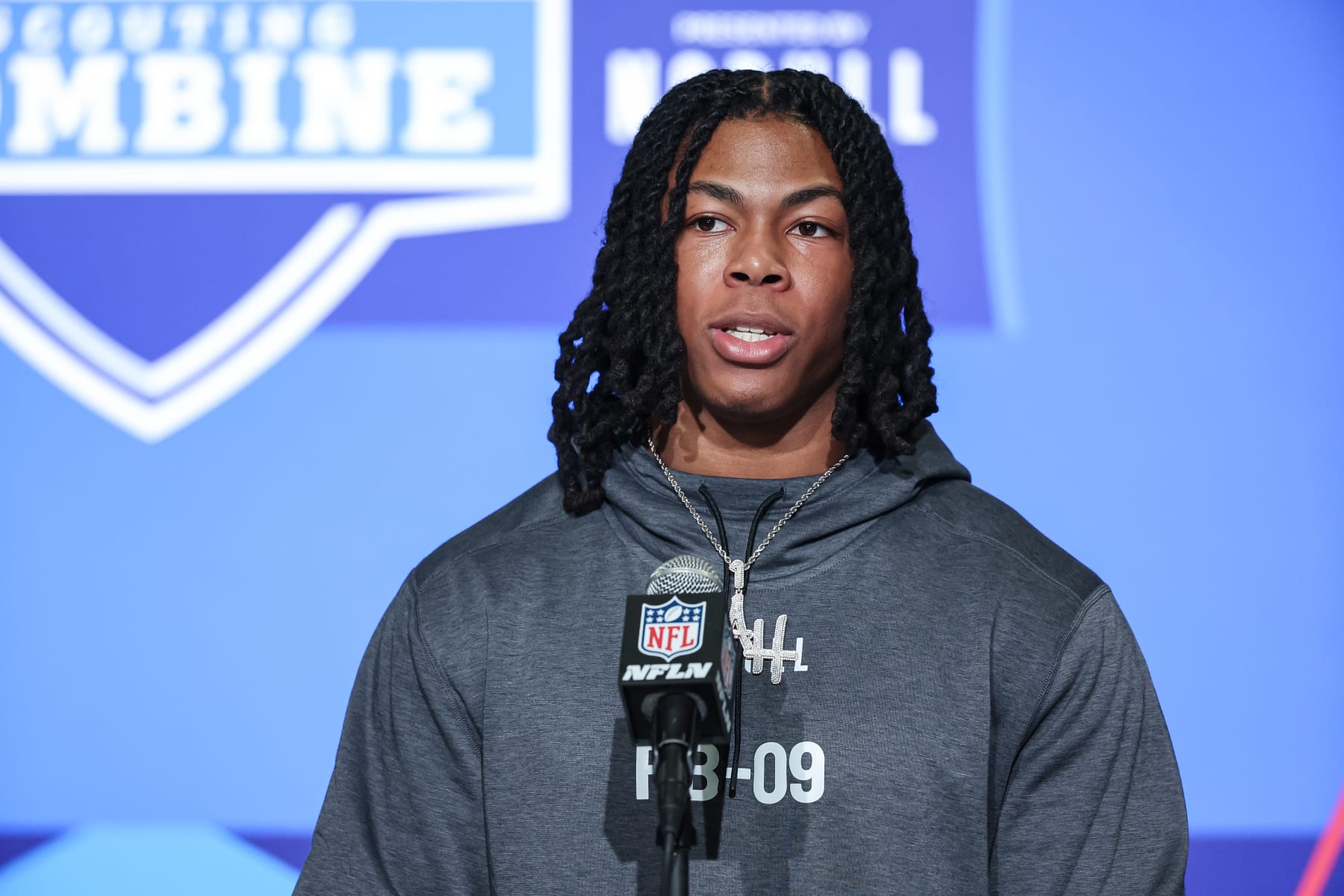 INDIANAPOLIS, IN - MARCH 04: Running back Jahmyr Gibbs of Alabama speaks to the media during the NFL Combine at Lucas Oil Stadium on March 4, 2023 in Indianapolis, Indiana. (Photo by Michael Hickey/Getty Images)