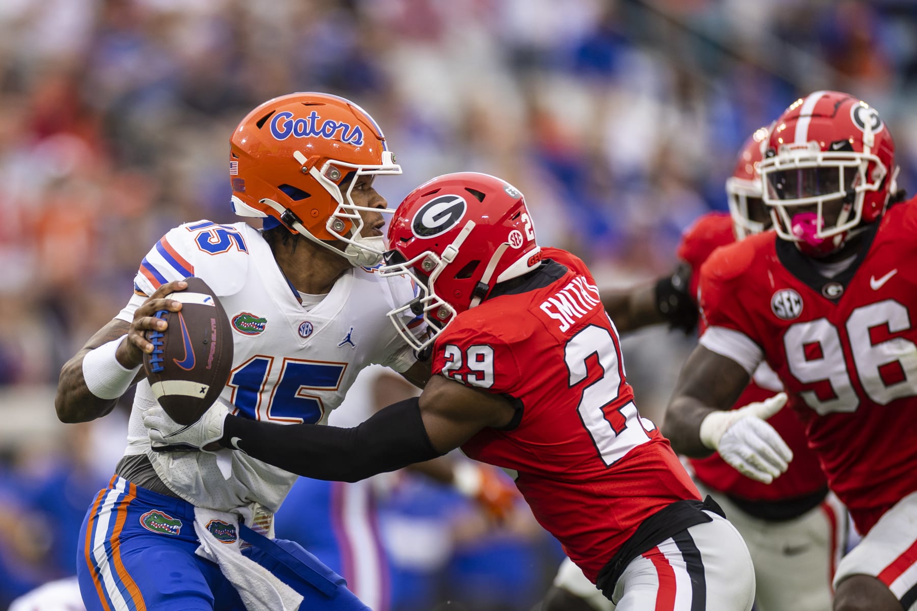 JACKSONVILLE, FLORIDA - OCTOBER 29:  Anthony Richardson #15 of the Florida Gators is pressured by Christopher Smith #29 of the Georgia Bulldogs during the first half of a game at TIAA Bank Field on October 29, 2022 in Jacksonville, Florida. (Photo by James Gilbert/Getty Images)