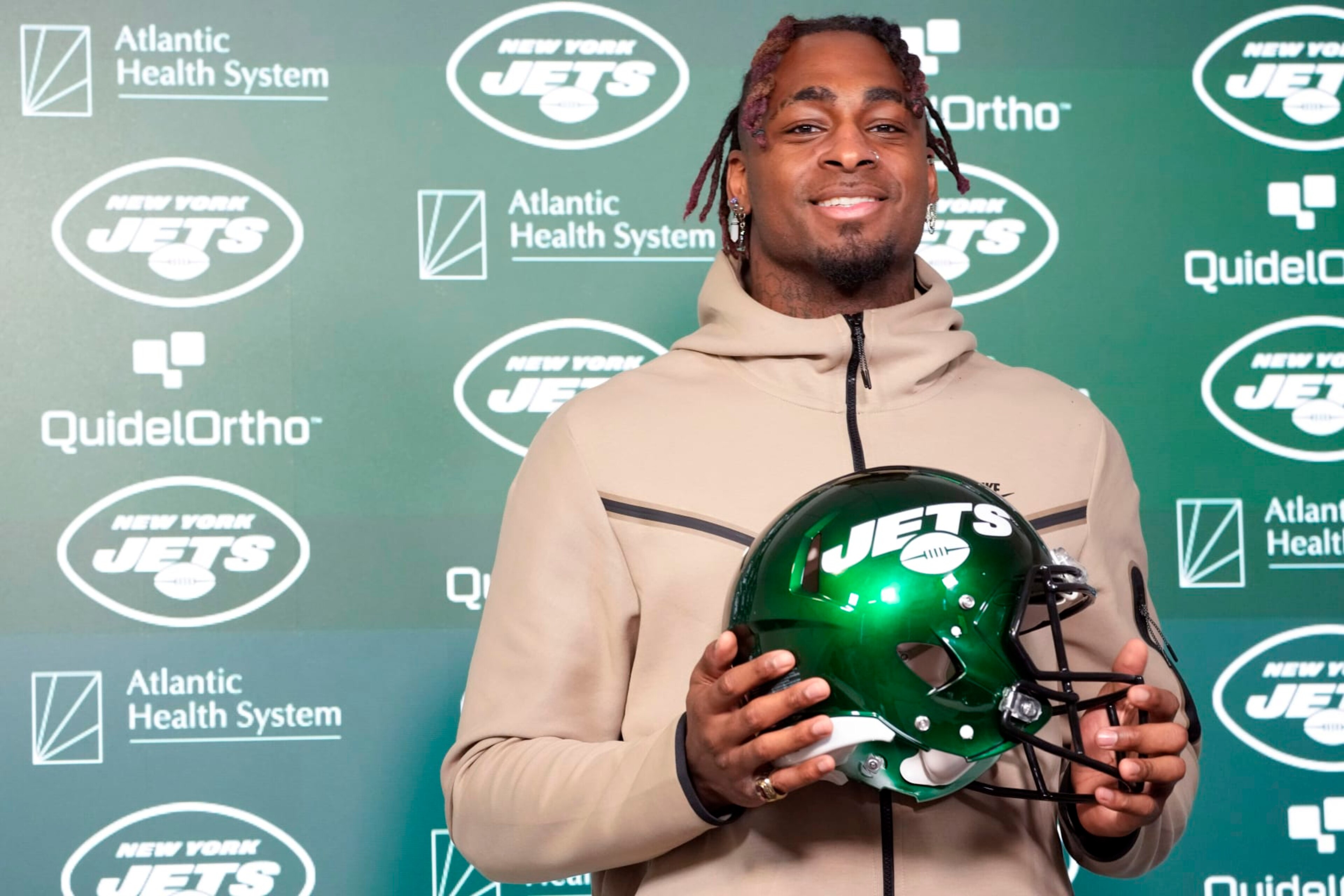 Will McDonald IV speaks to reporters during a news conference at the Jets' training facility, Friday, April 28, 2023, in Florham Park, N.J. (AP Photo/Mary Altaffer) Will McDonald IV speaks to reporters during a news conference at the Jets' training facility, Friday, April 28, 2023, in Florham Park, N.J. (AP Photo/Mary Altaffer)