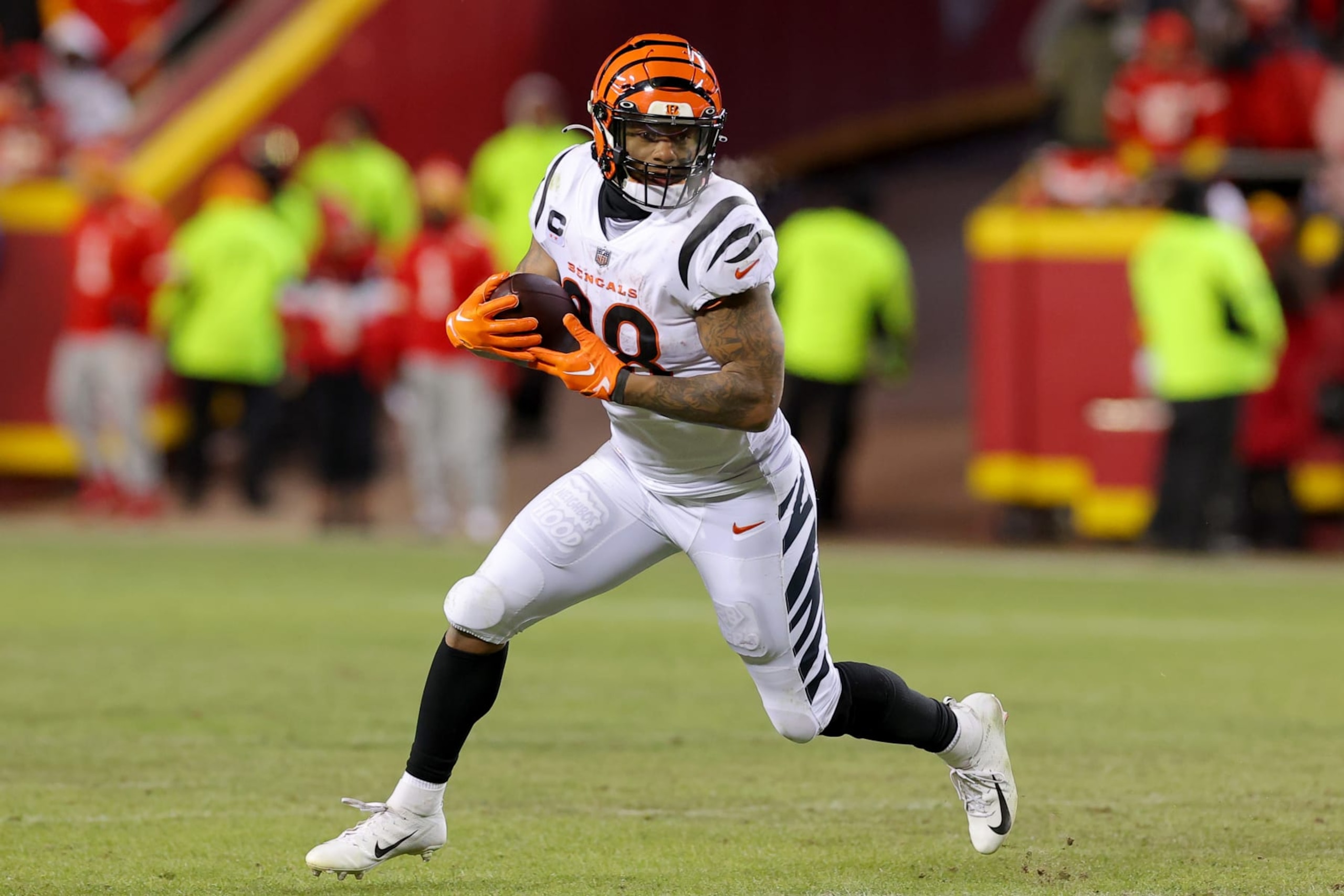 KANSAS CITY, MISSOURI - JANUARY 29: Joe Mixon #28 of the Cincinnati Bengals carries the ball against the Kansas City Chiefs during the third quarter in the AFC Championship Game at GEHA Field at Arrowhead Stadium on January 29, 2023 in Kansas City, Missouri. (Photo by Kevin C. Cox/Getty Images) KANSAS CITY, MISSOURI - JANUARY 29: Joe Mixon #28 of the Cincinnati Bengals carries the ball against the Kansas City Chiefs during the third quarter in the AFC Championship Game at GEHA Field at Arrowhead Stadium on January 29, 2023 in Kansas City, Missouri. (Photo by Kevin C. Cox/Getty Images)
