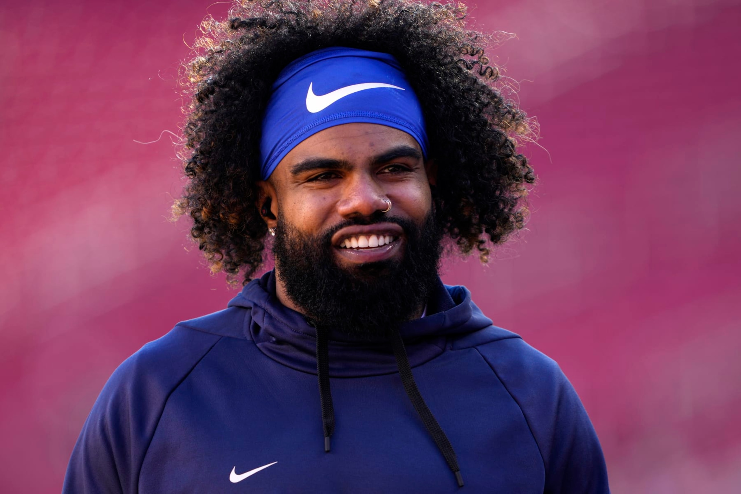 SANTA CLARA, CALIFORNIA - JANUARY 22: Ezekiel Elliott #21 of the Dallas Cowboys warms up prior to a game against the San Francisco 49ers in the NFC Divisional Playoff game at Levi's Stadium on January 22, 2023 in Santa Clara, California. (Photo by Thearon W. Henderson/Getty Images)